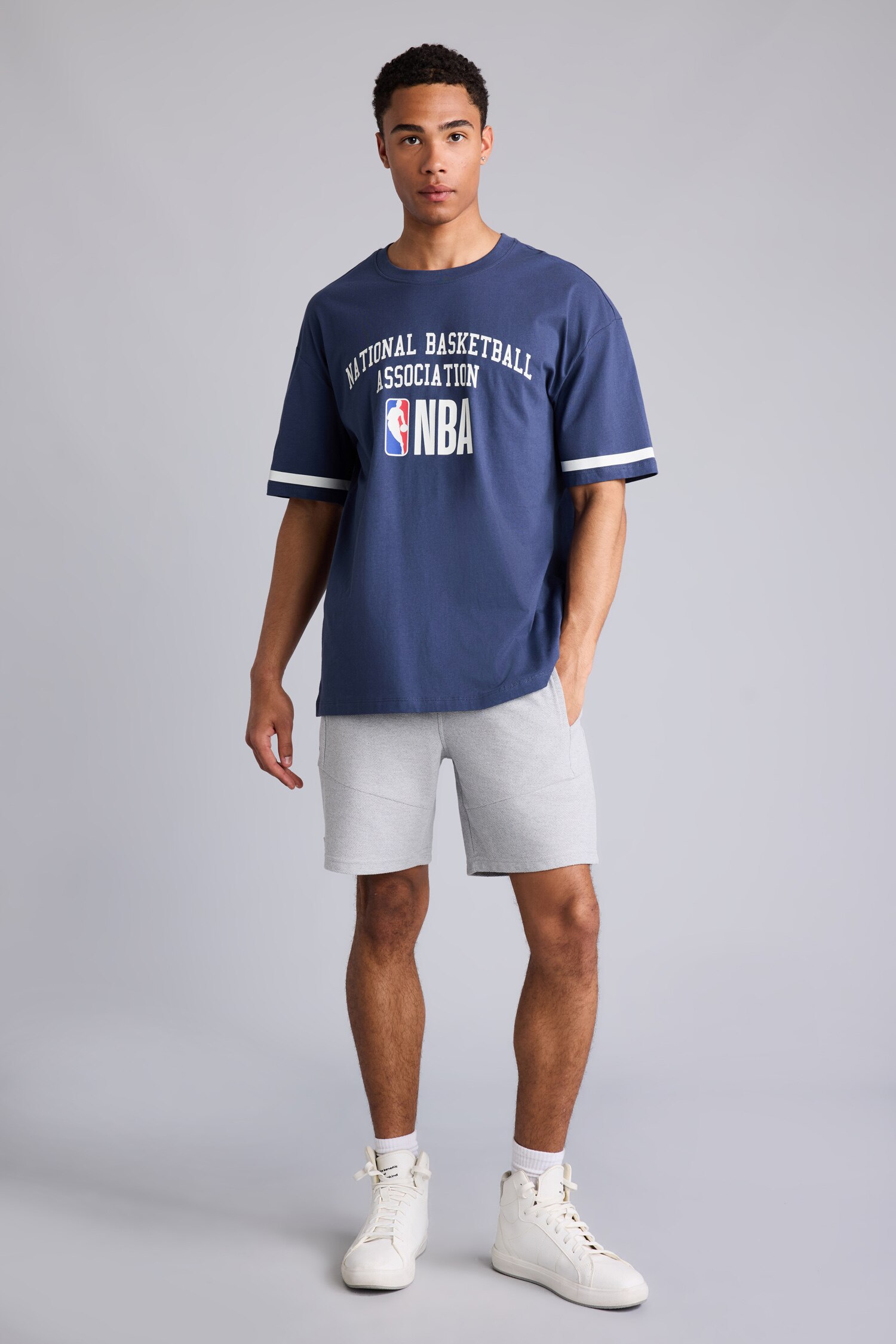DeFacto %100 Pamuk NBA Wordmark Oversize Geniş Kalıp Bisiklet Yaka Kısa Kollu Tişört görsel 2