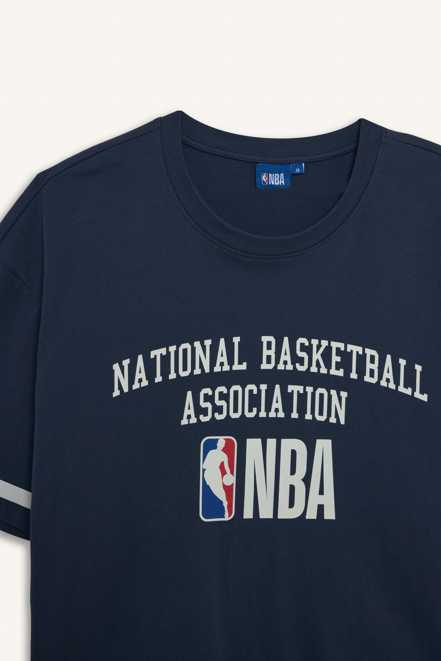 DeFacto %100 Pamuk NBA Wordmark Oversize Geniş Kalıp Bisiklet Yaka Kısa Kollu Tişört görsel 7