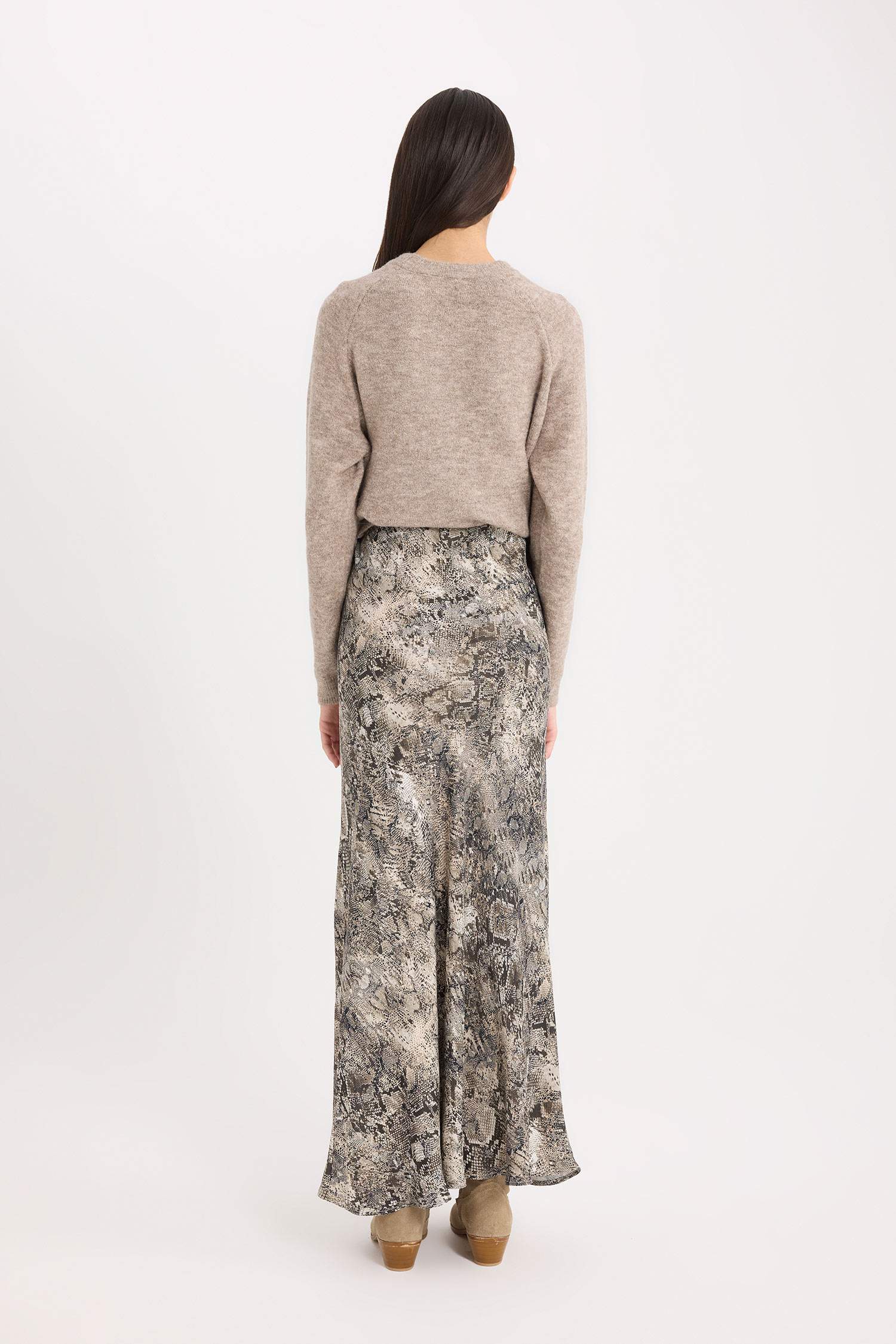 تنورة مطبوعة ستان قصة A بخصر عالي