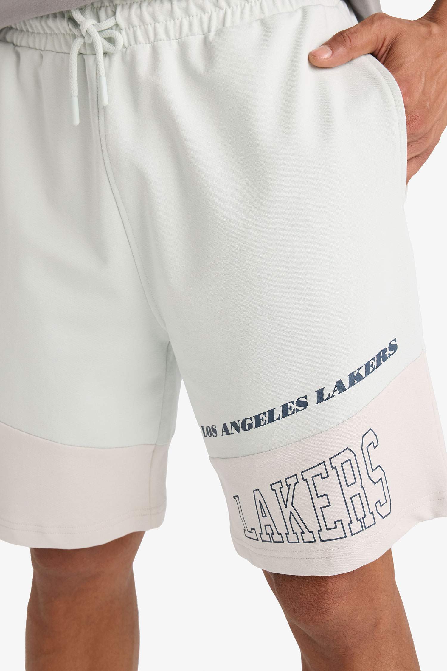 DeFactoFit NBA Los Angeles Lakers Standart Fit Kısa Paça Şort