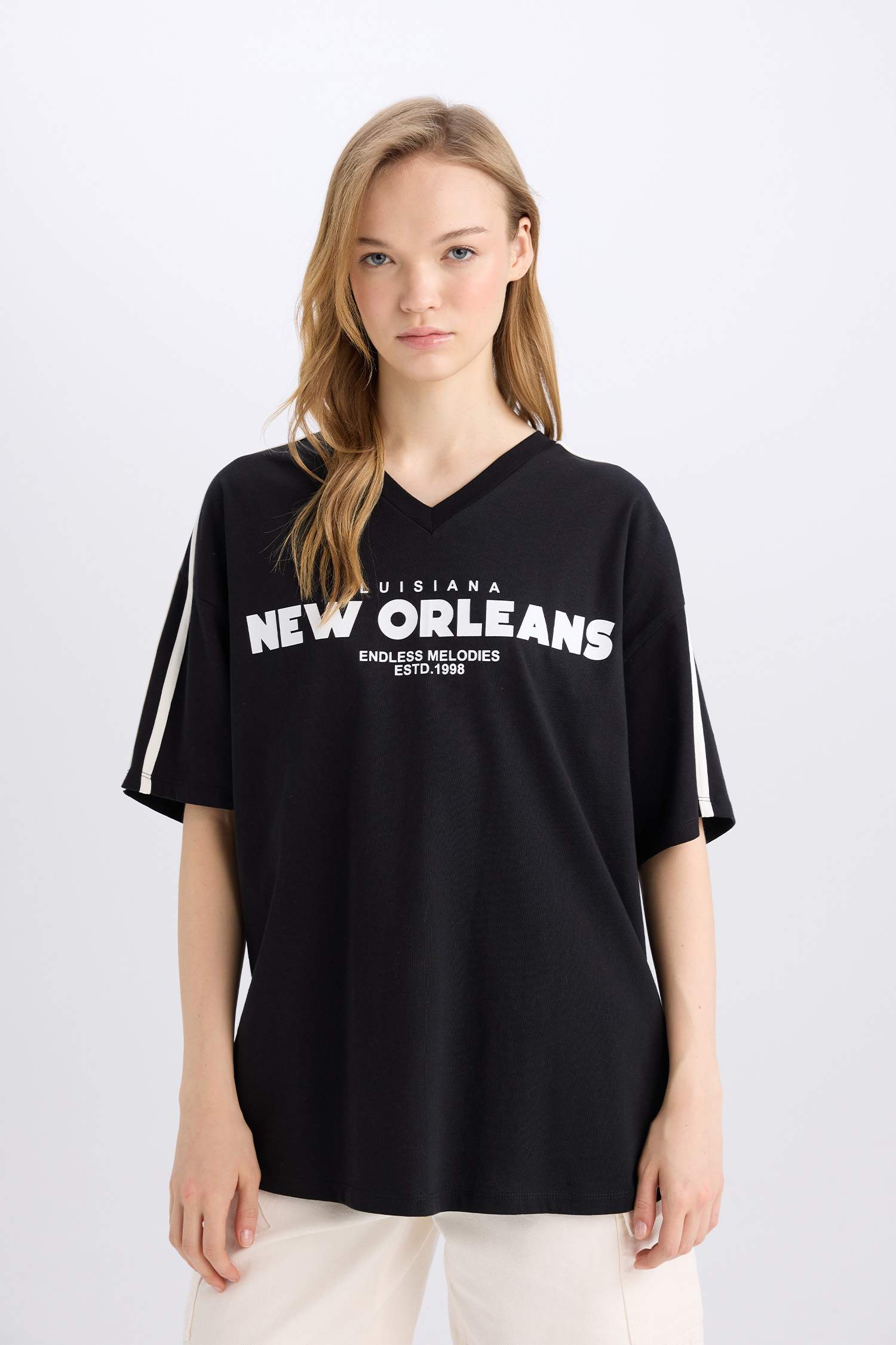 تيشيرت نص كم اوفر سايز بياقة V