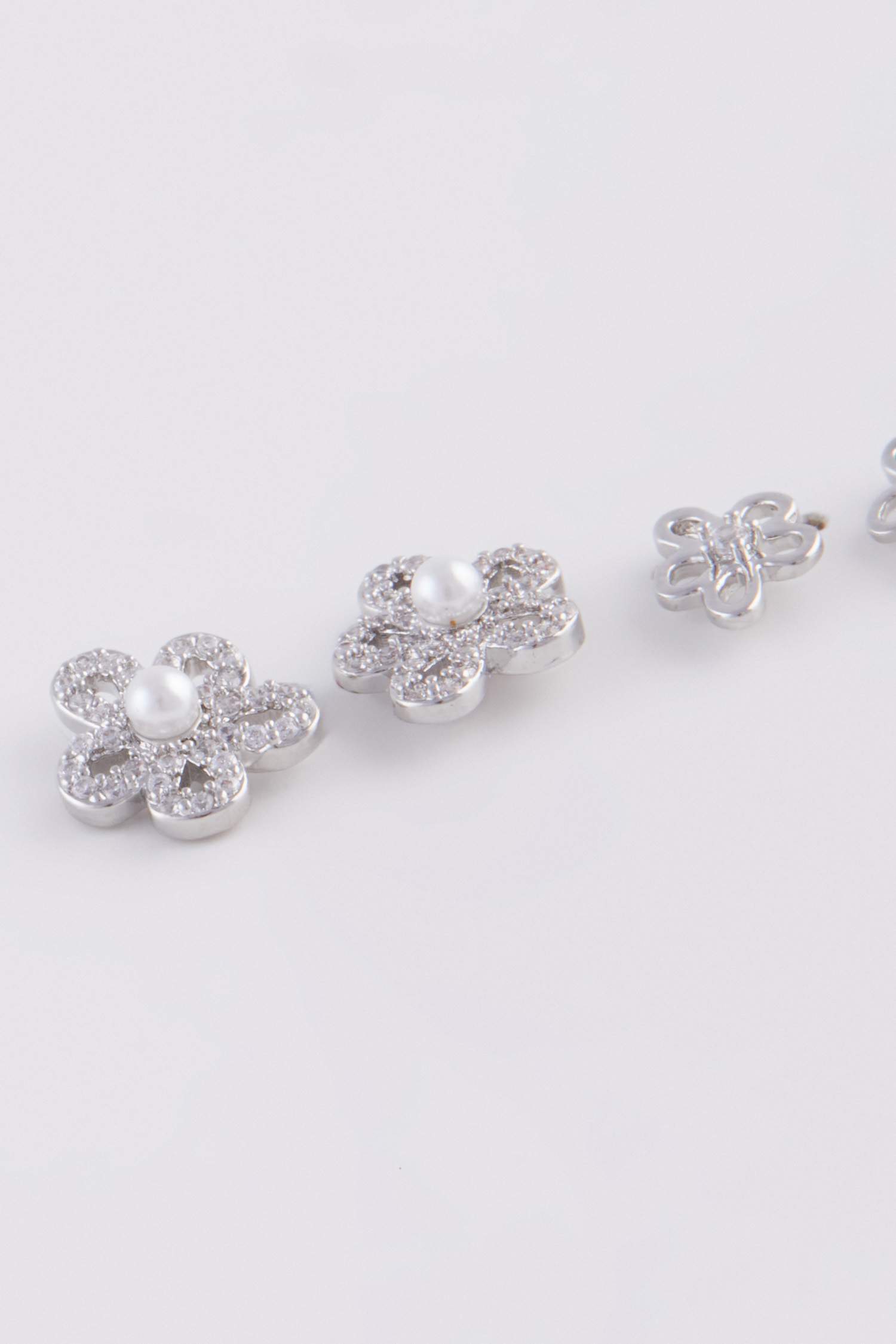 Kadın Çiçek Motifli 3'lü Silver Küpe