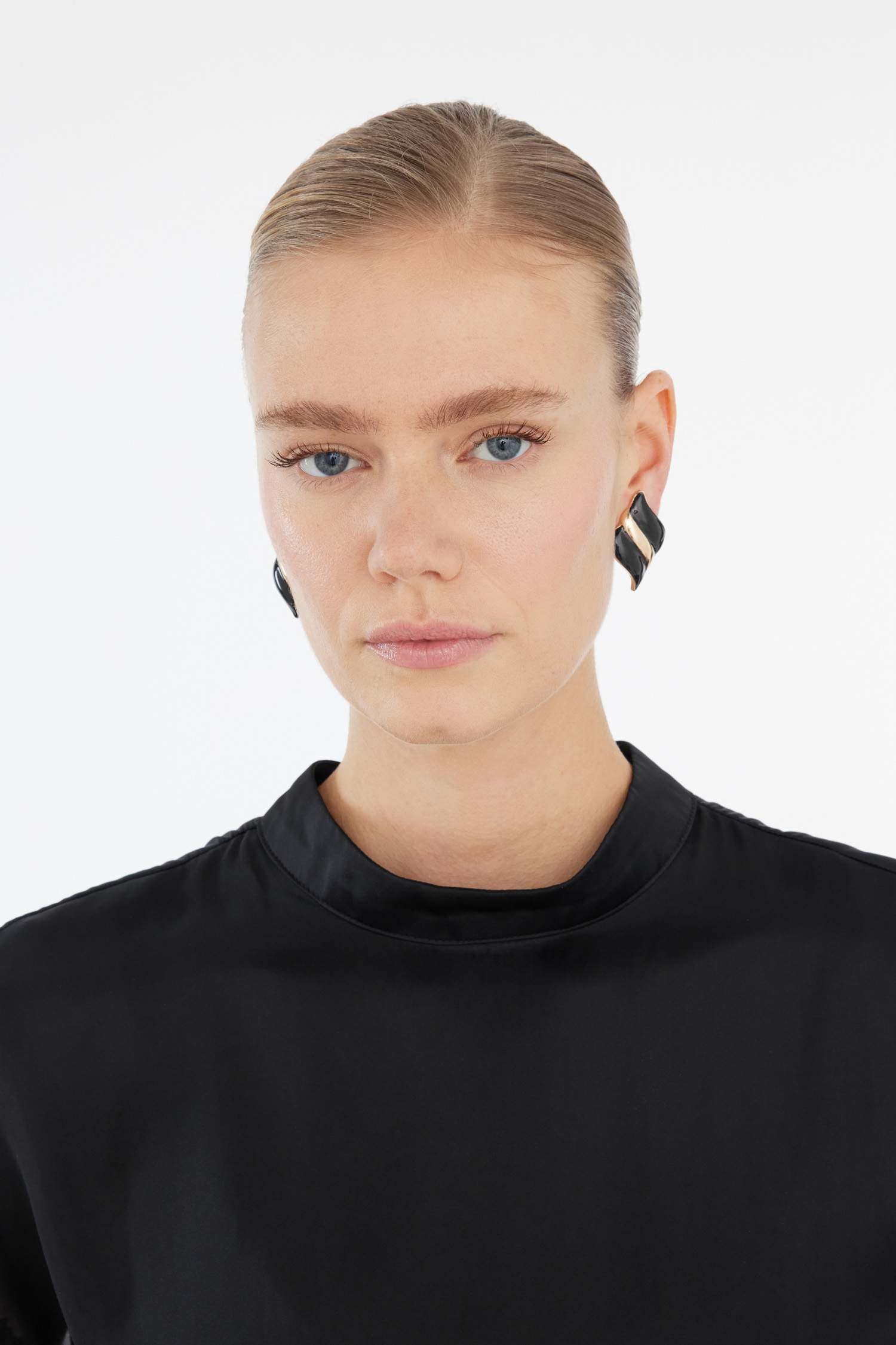 Әйелдерге сырға