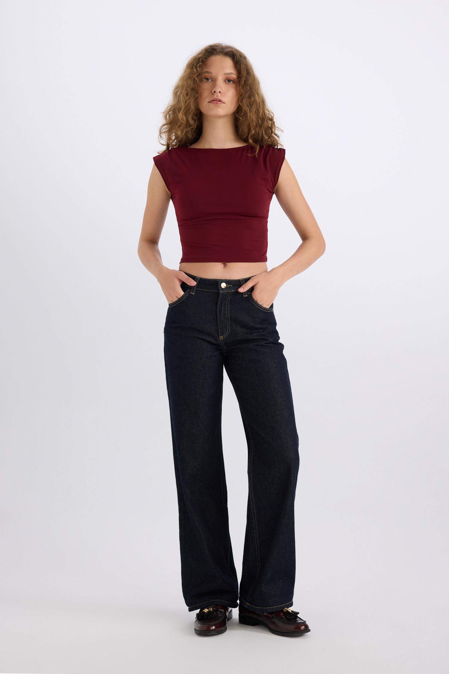 T-shirt Slim à manches courtes et col rond rouge bordeaux