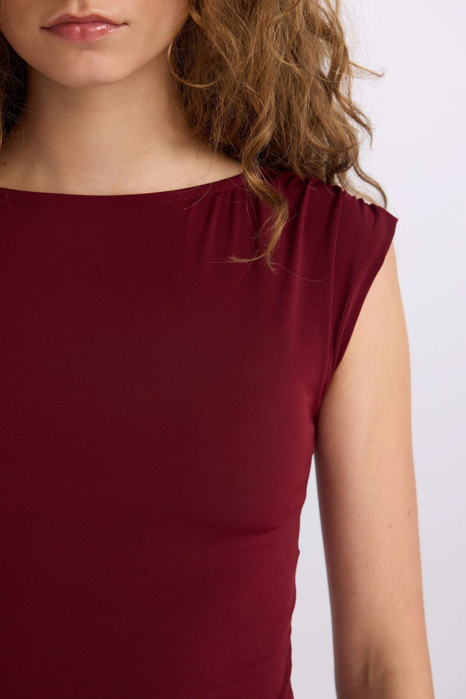 T-shirt Slim à manches courtes et col rond rouge bordeaux