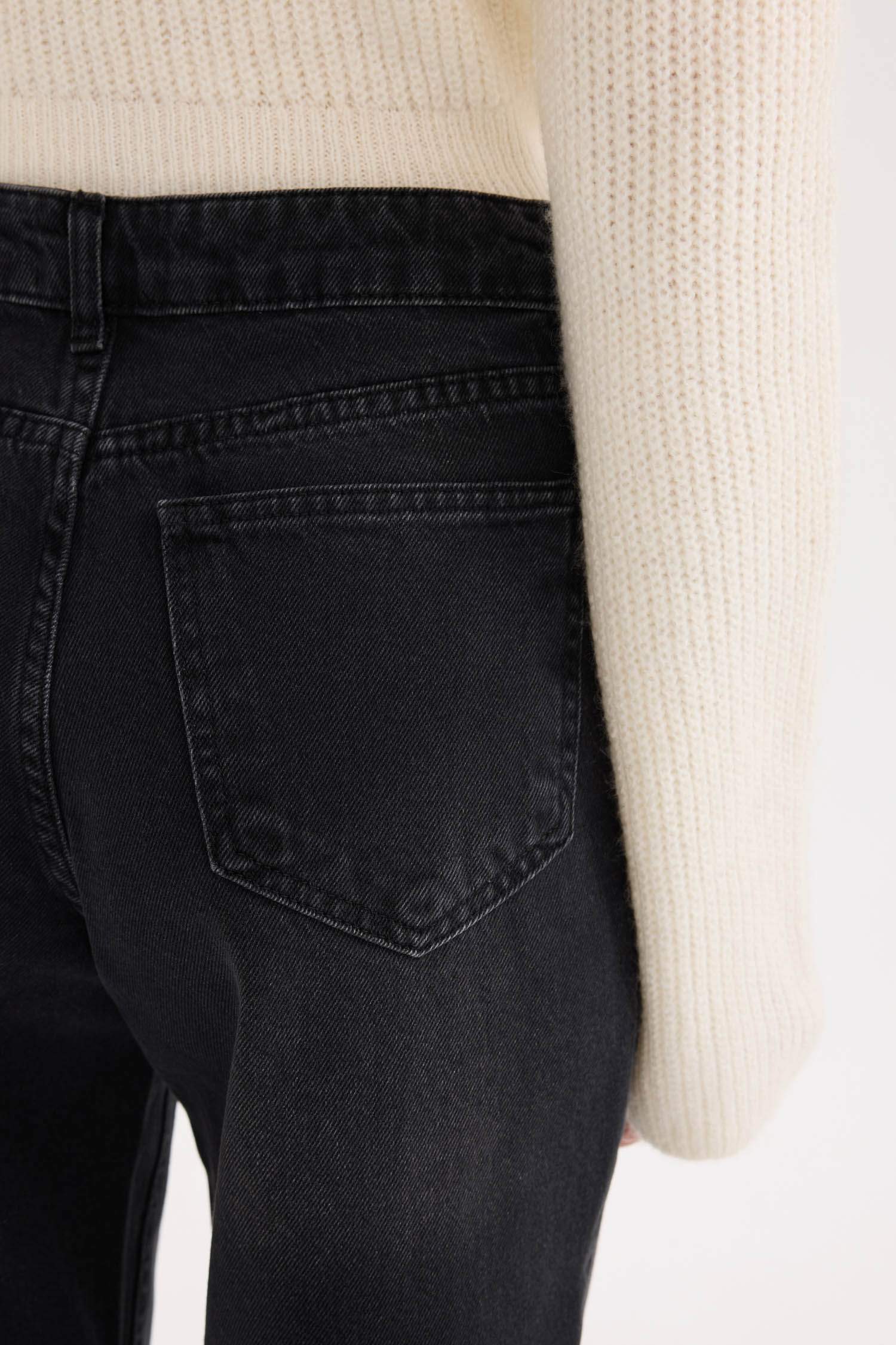 سروال جينز واسع بخصر عالي