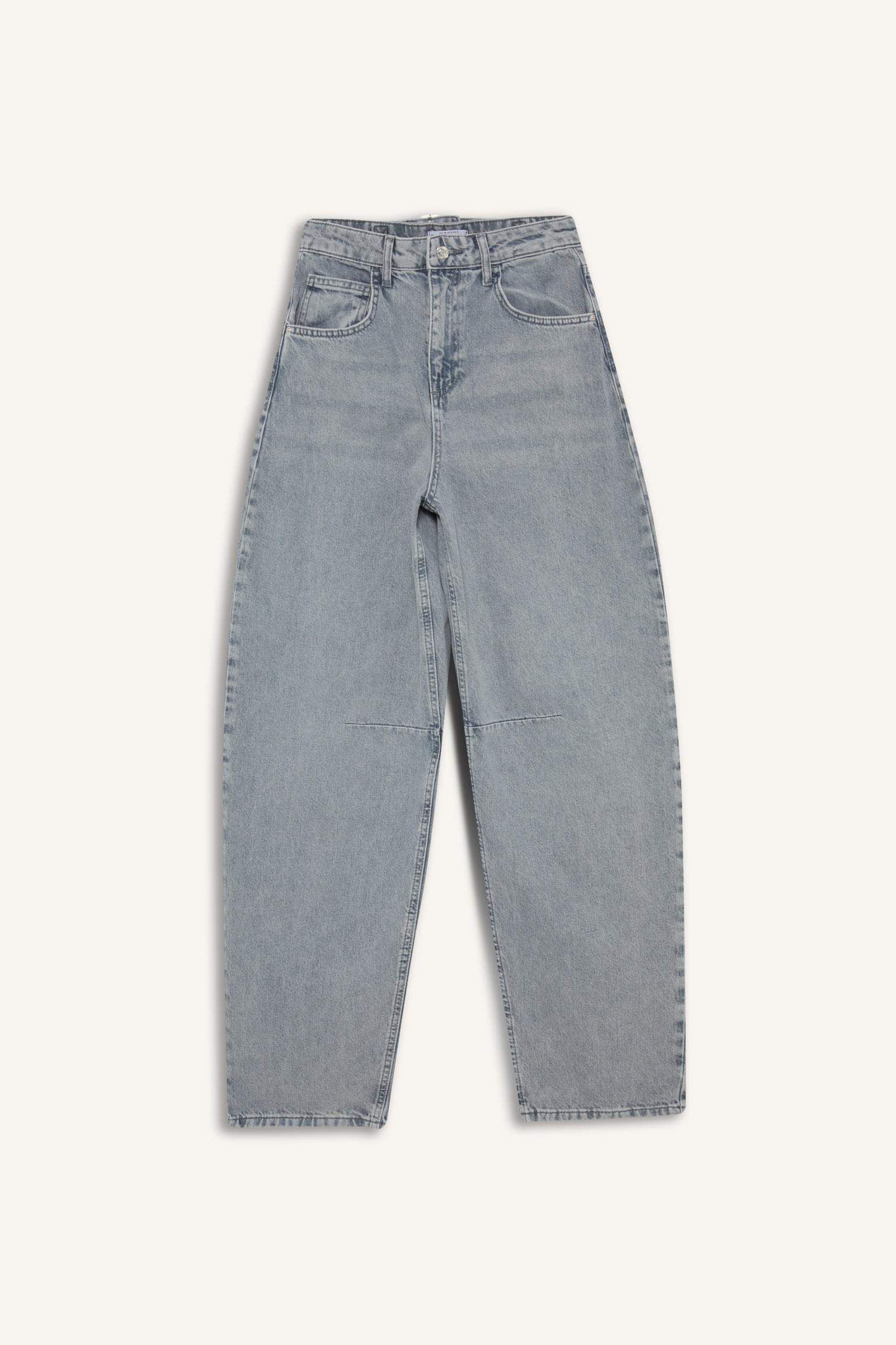 بنطرون جينز باجي فيت بخصر عالي