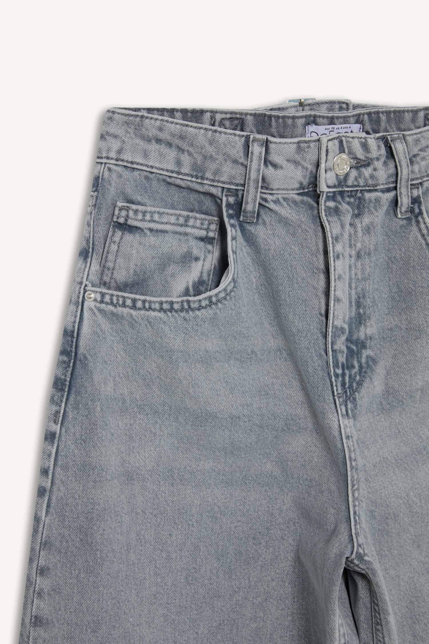 بنطرون جينز باجي فيت بخصر عالي