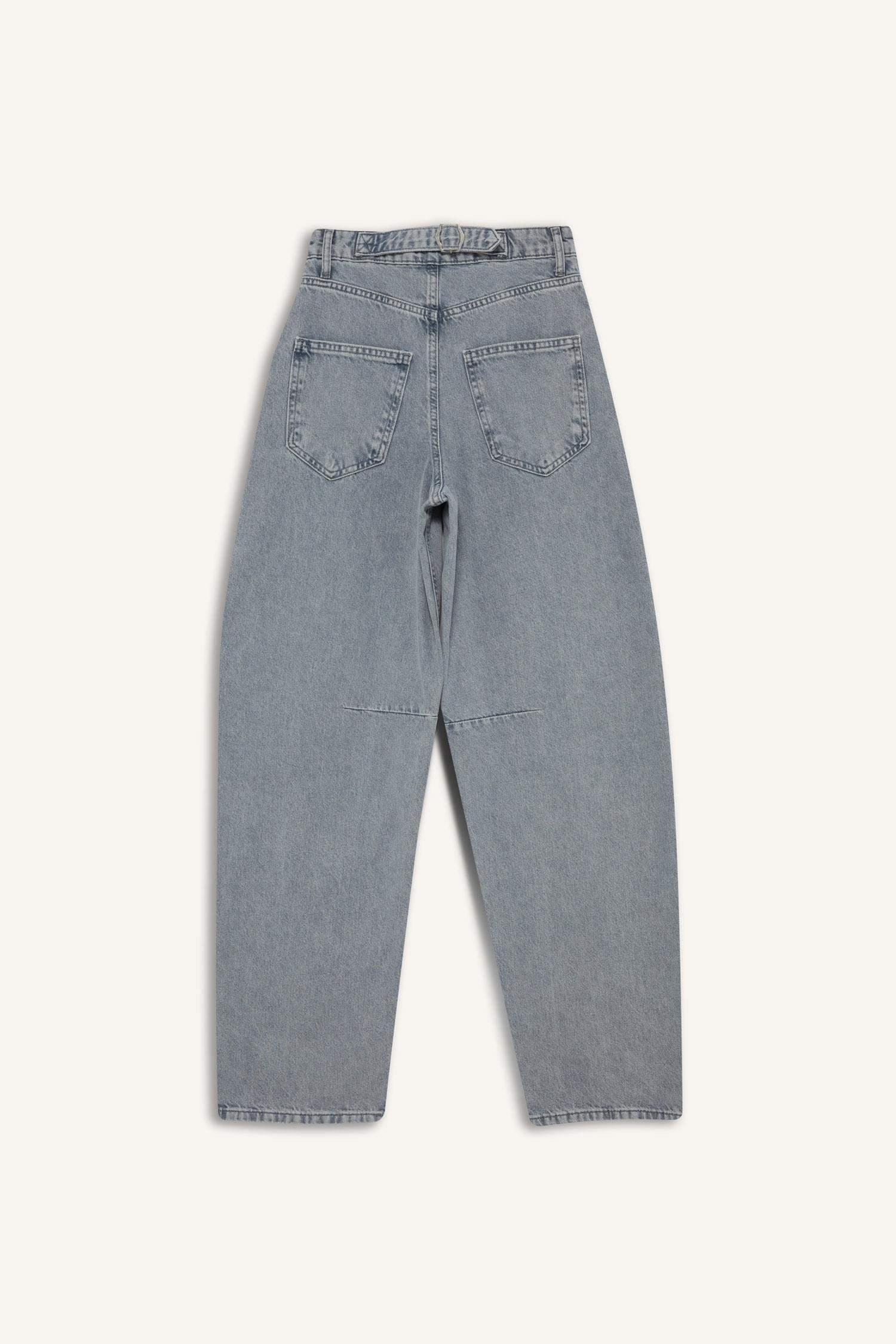 بنطرون جينز باجي فيت بخصر عالي