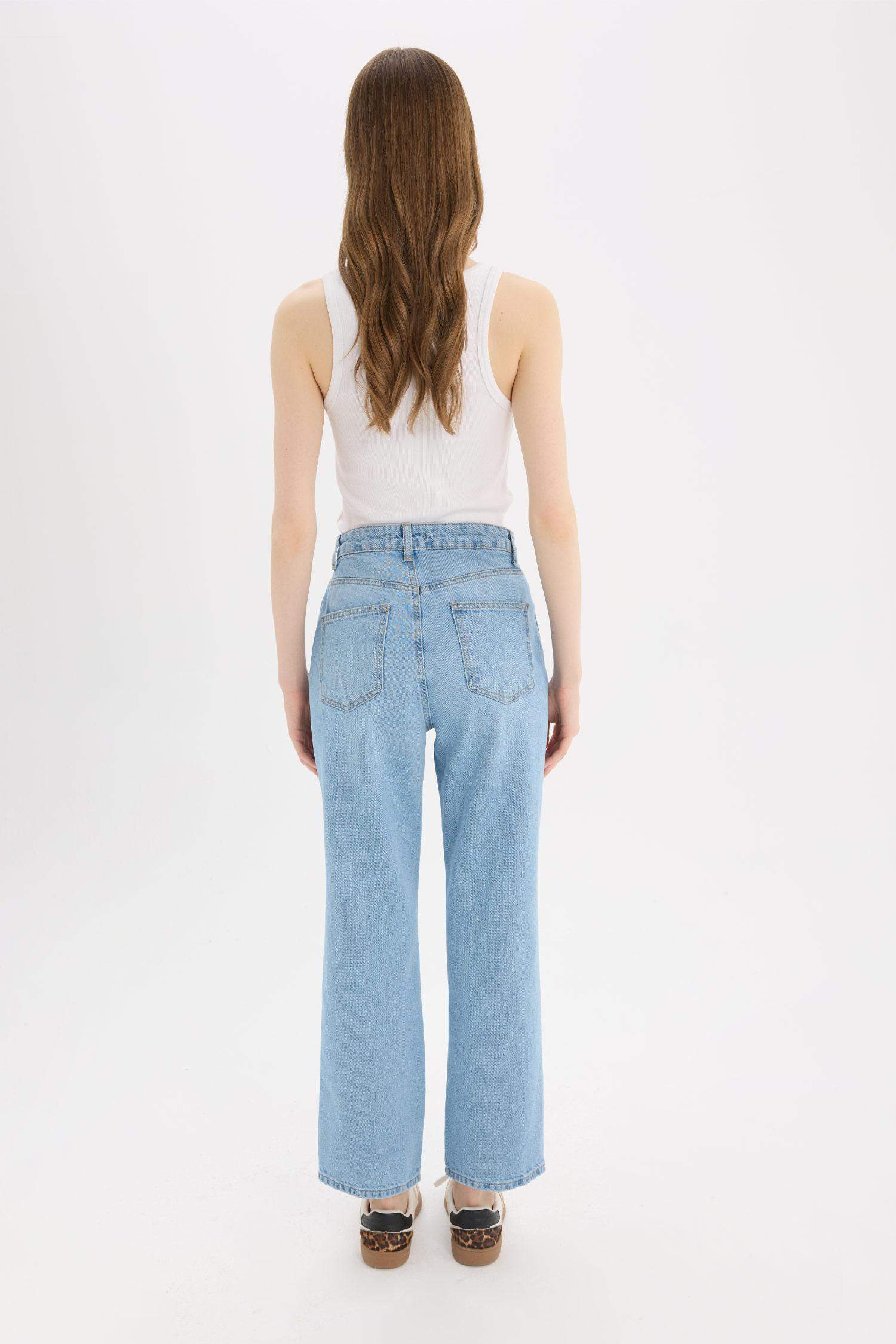 بنطلون جينز قصة مستقيمة وخصر عالي