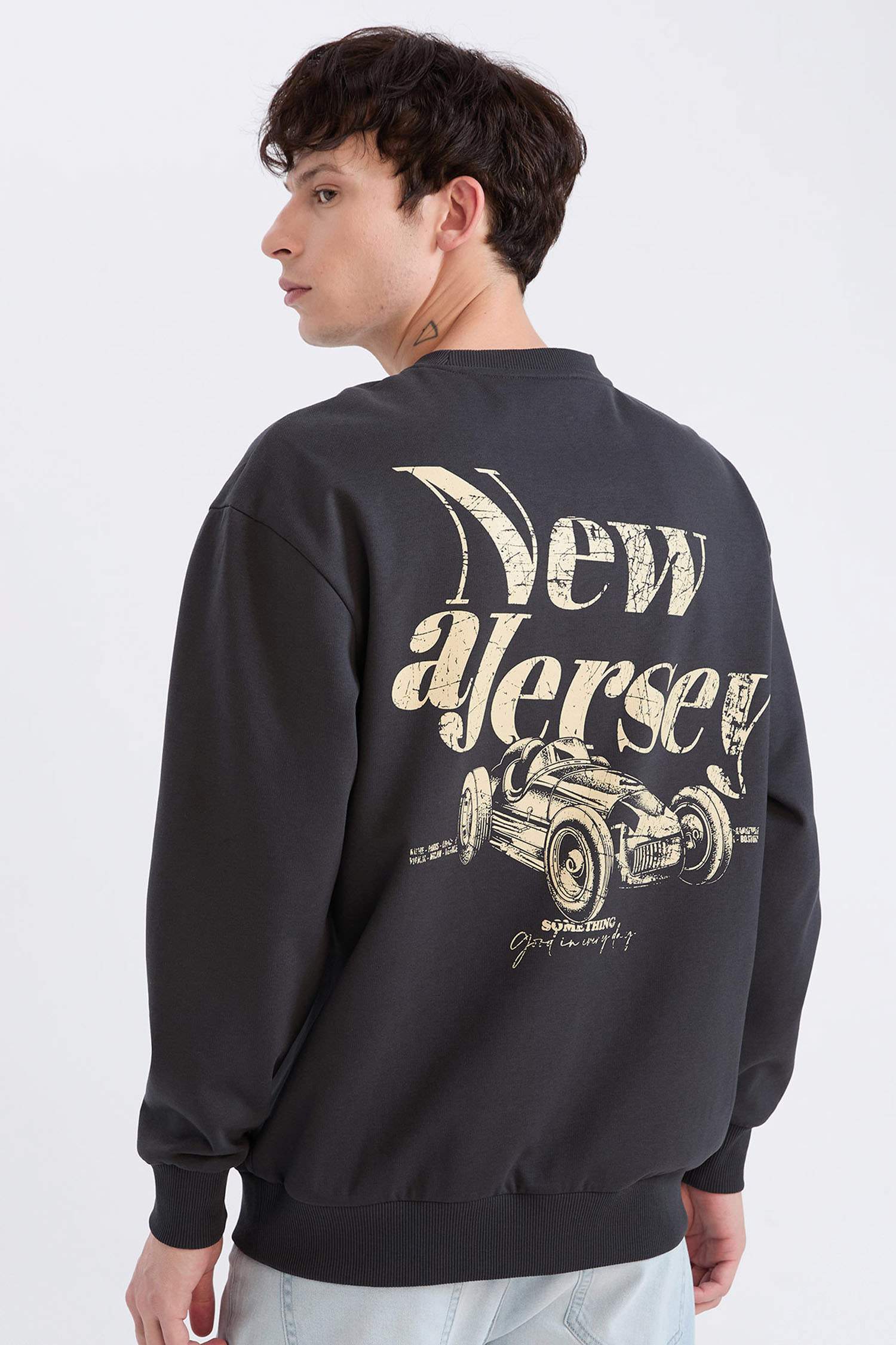 Boxy Fit Bisiklet Yaka Sırt Baskılı Sweatshirt