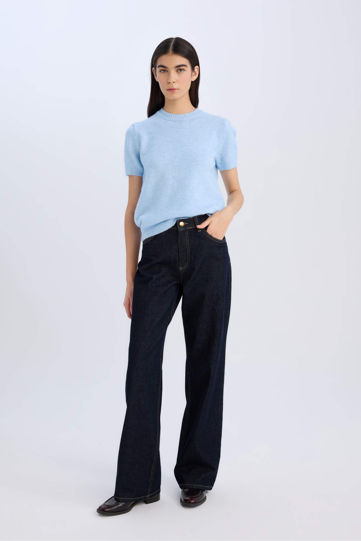 Пуловер стандартного кроя с круглым вырезом для женщин