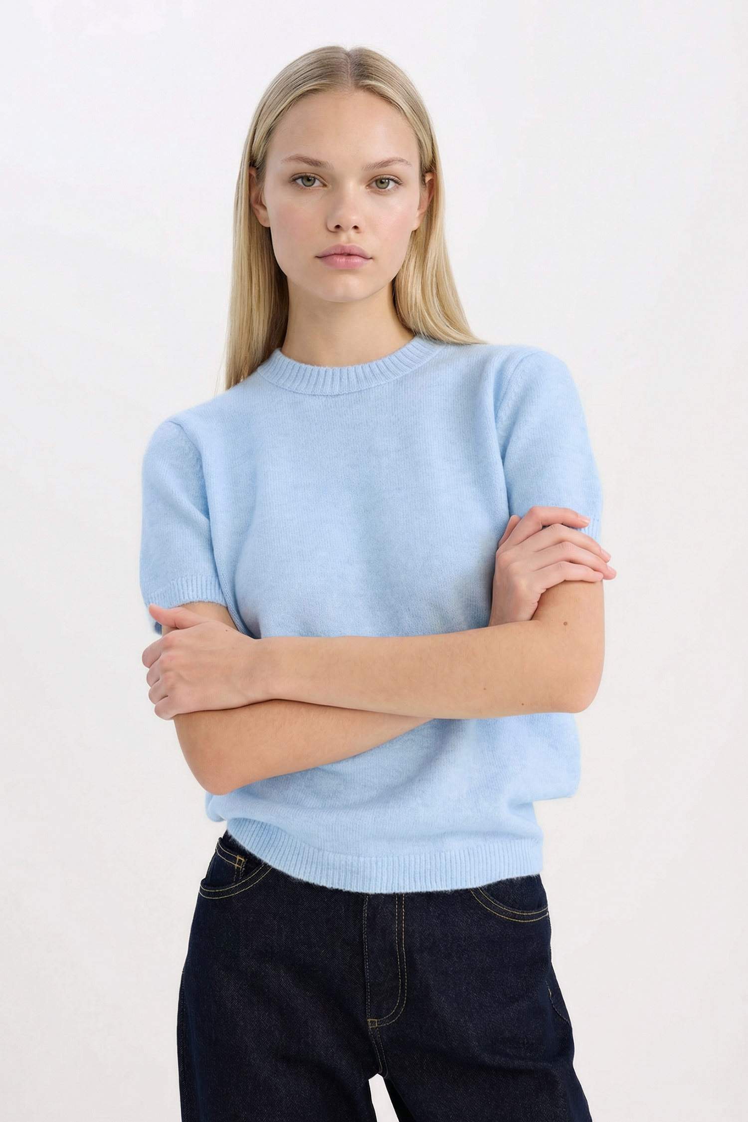 تيشيرت سامبل كم قصير قصة عادية برقبة مستديرة