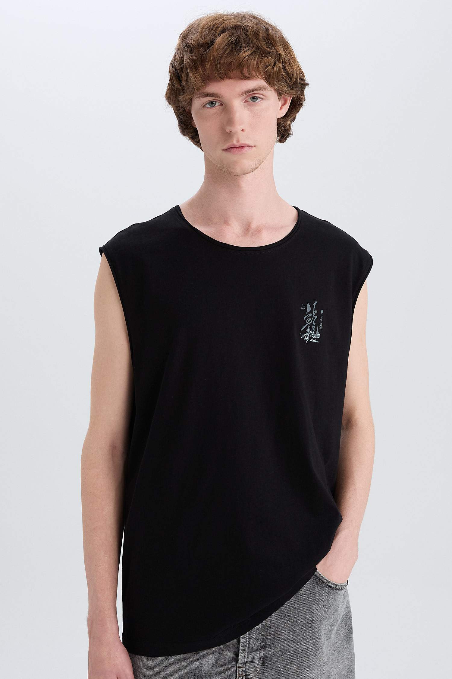 %100 Pamuk Boxy Fit Bisiklet Yaka Sırt Baskılı Atlet