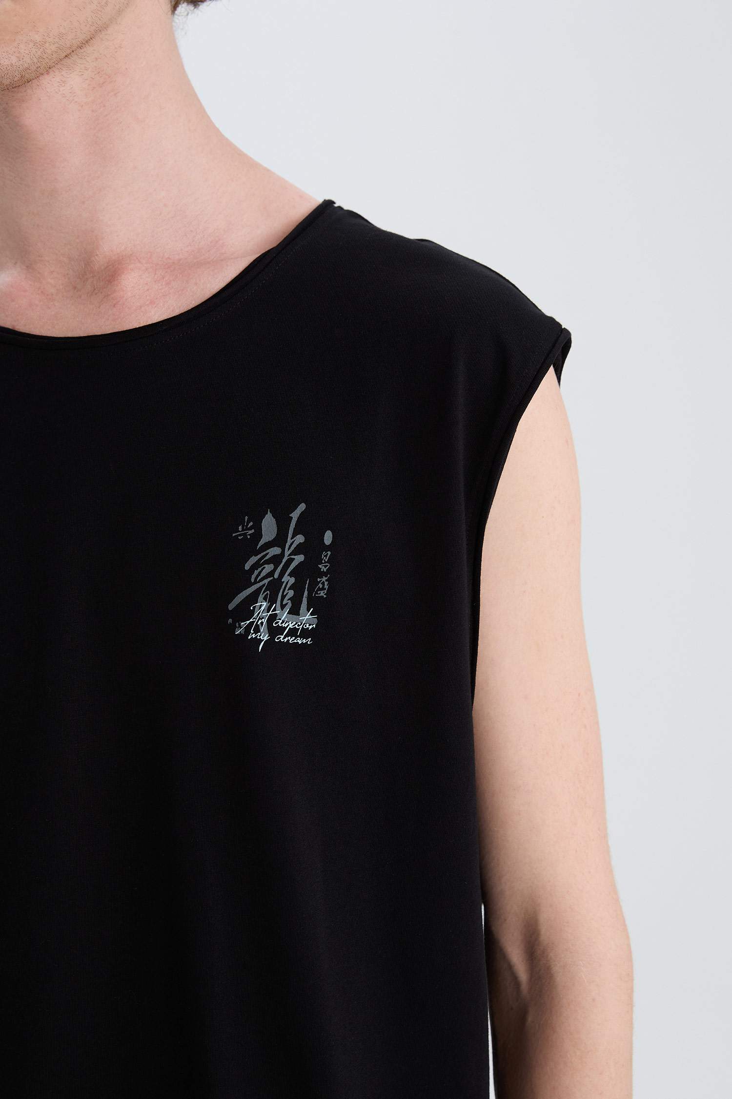 %100 Pamuk Boxy Fit Bisiklet Yaka Sırt Baskılı Atlet