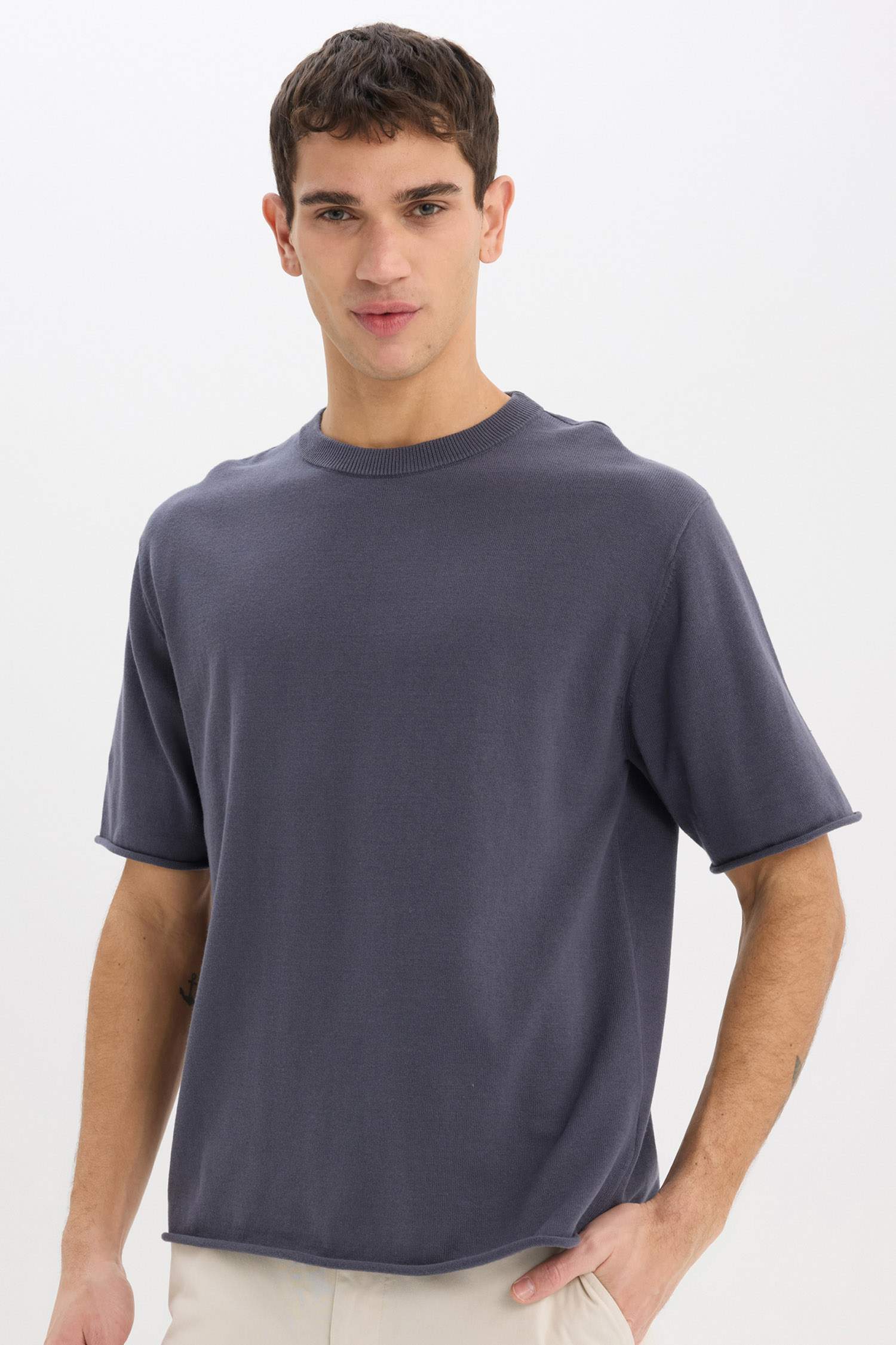 Оверсайз трикотажная футболка широкого покроя