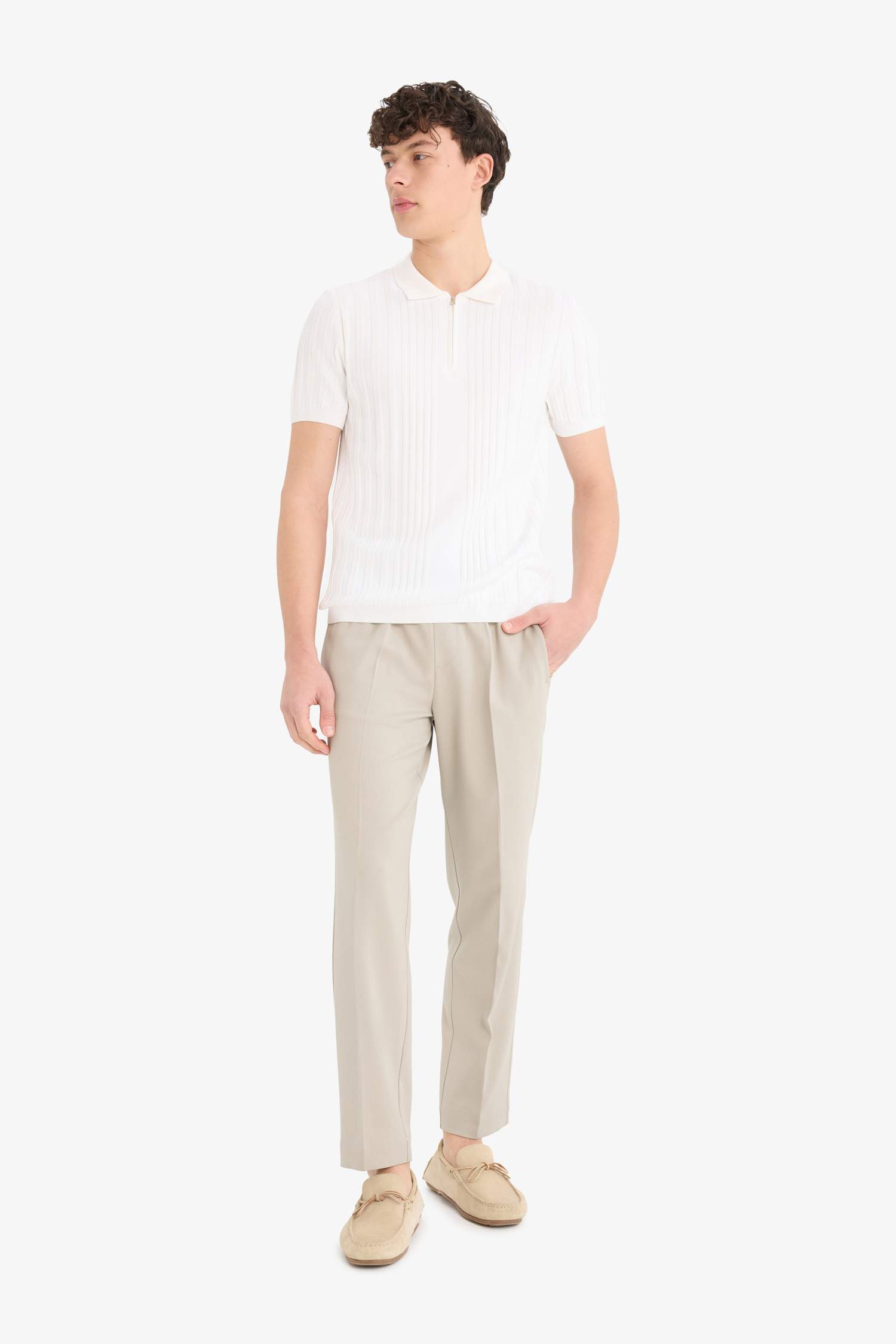 Standart Fit Polo Yaka Yarım Fermuarlı Kısa Kollu Triko Tişört