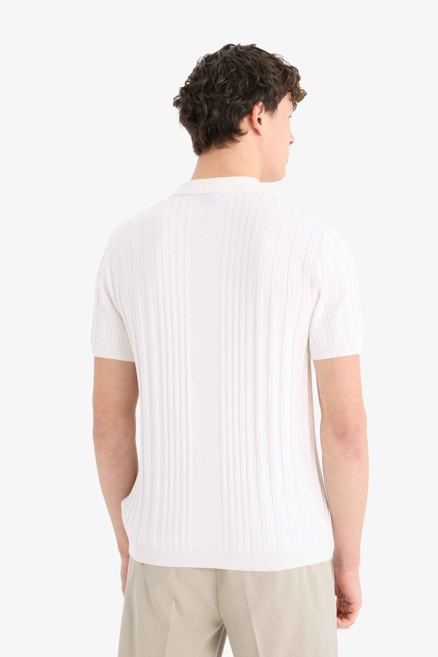 Standart Fit Polo Yaka Yarım Fermuarlı Kısa Kollu Triko Tişört