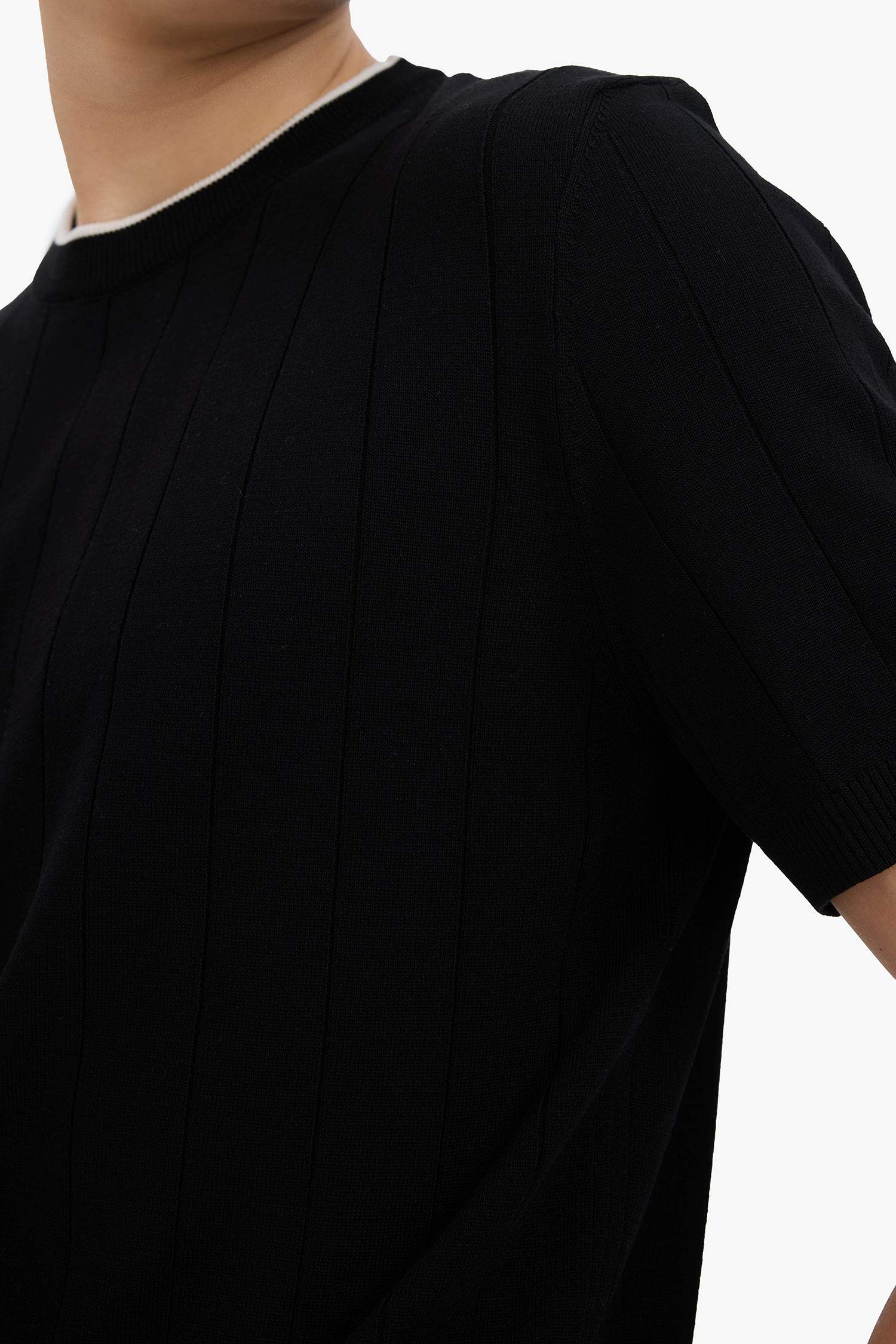 T-shirt en maille à col rond et manches courtes Coupe standard