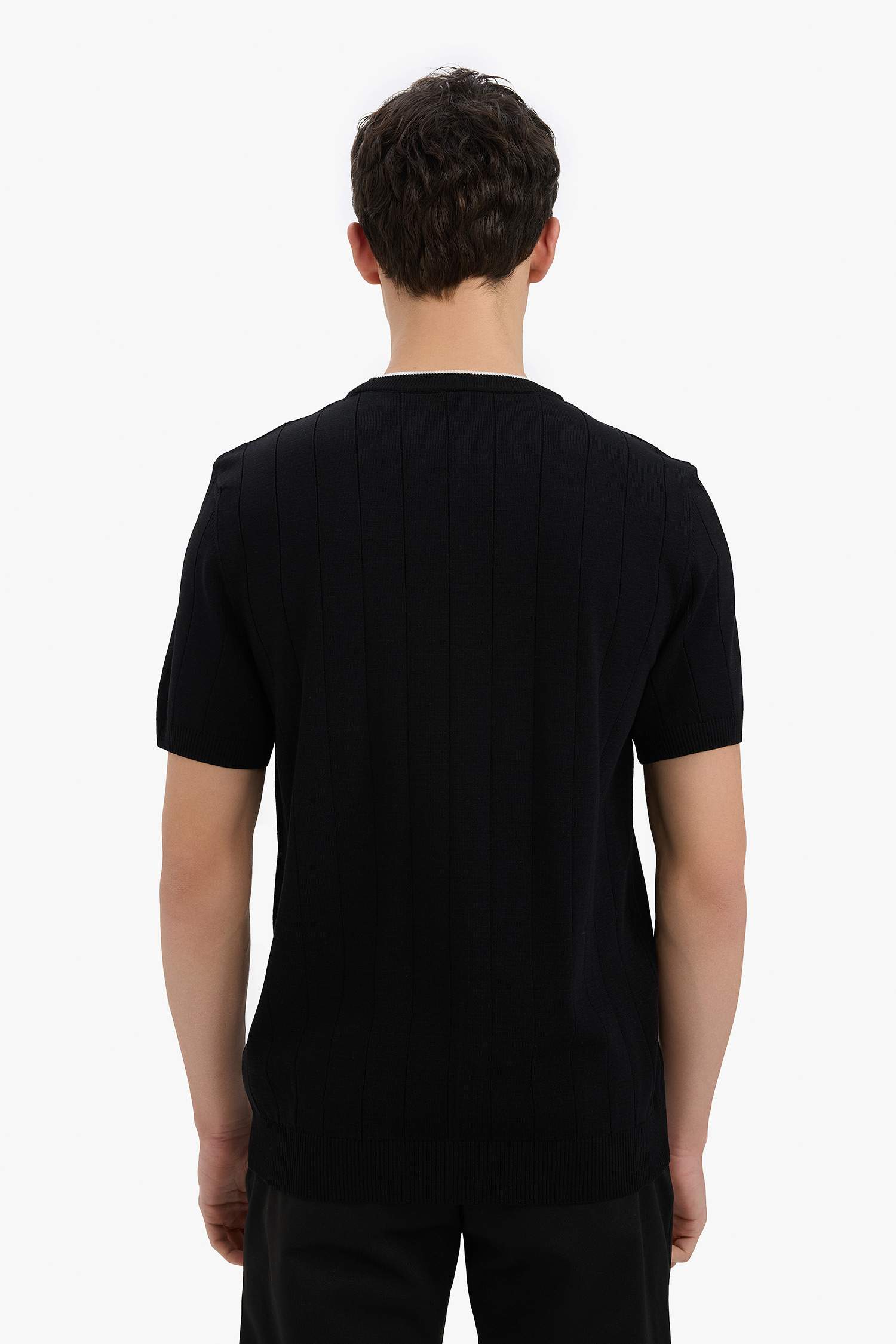 T-shirt en maille à col rond et manches courtes Coupe standard