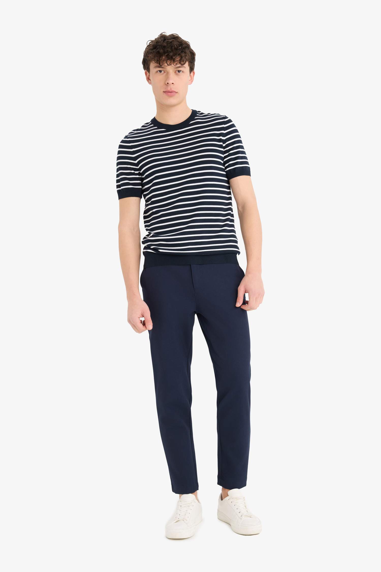 تيشيرت تريكو مخطط قصة عادية بياخة مستديرة