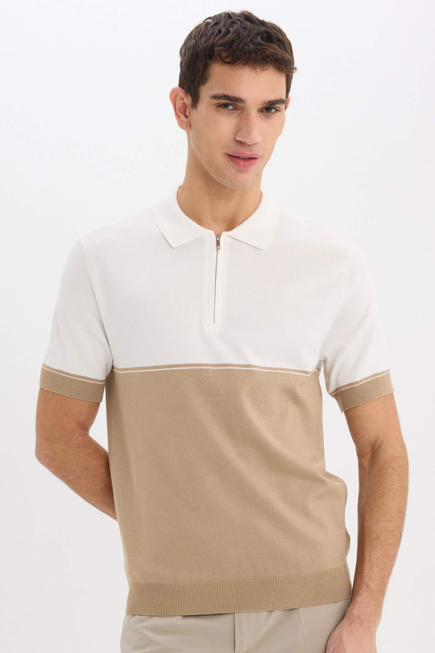 تيشيرت بولو تريكو نص ردن قصة عادية