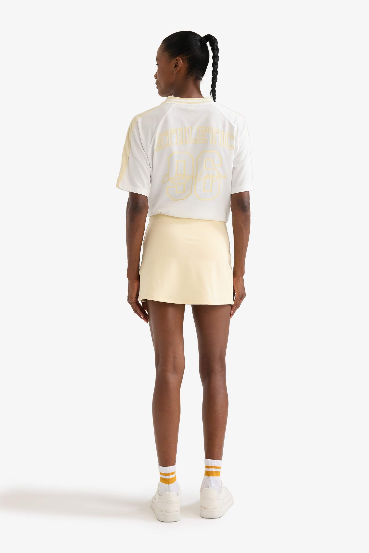 تنورة قصة عادية