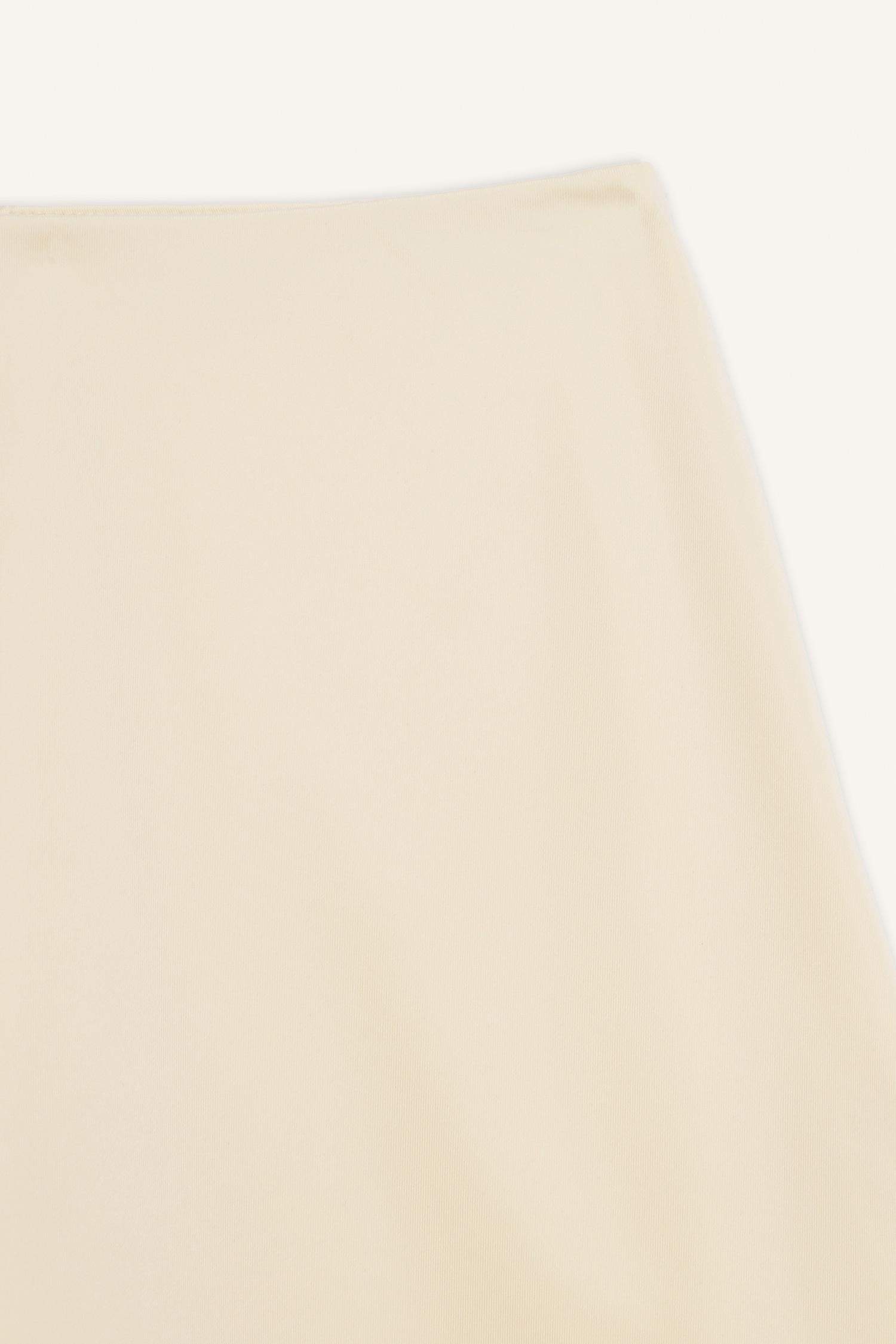 تنورة قصة عادية