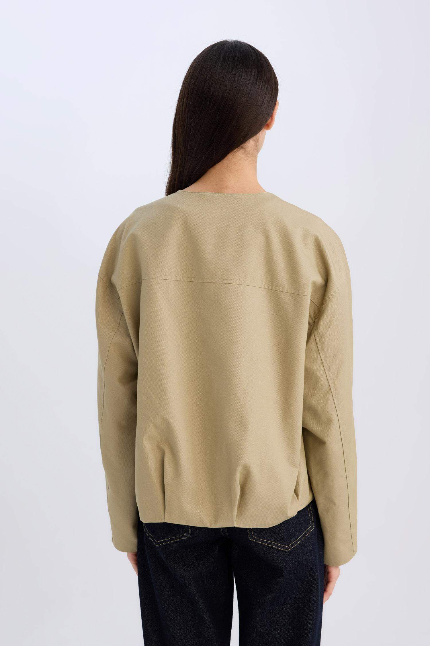 Su Geçirmez Cepli Fermuarlı Hafif Mont