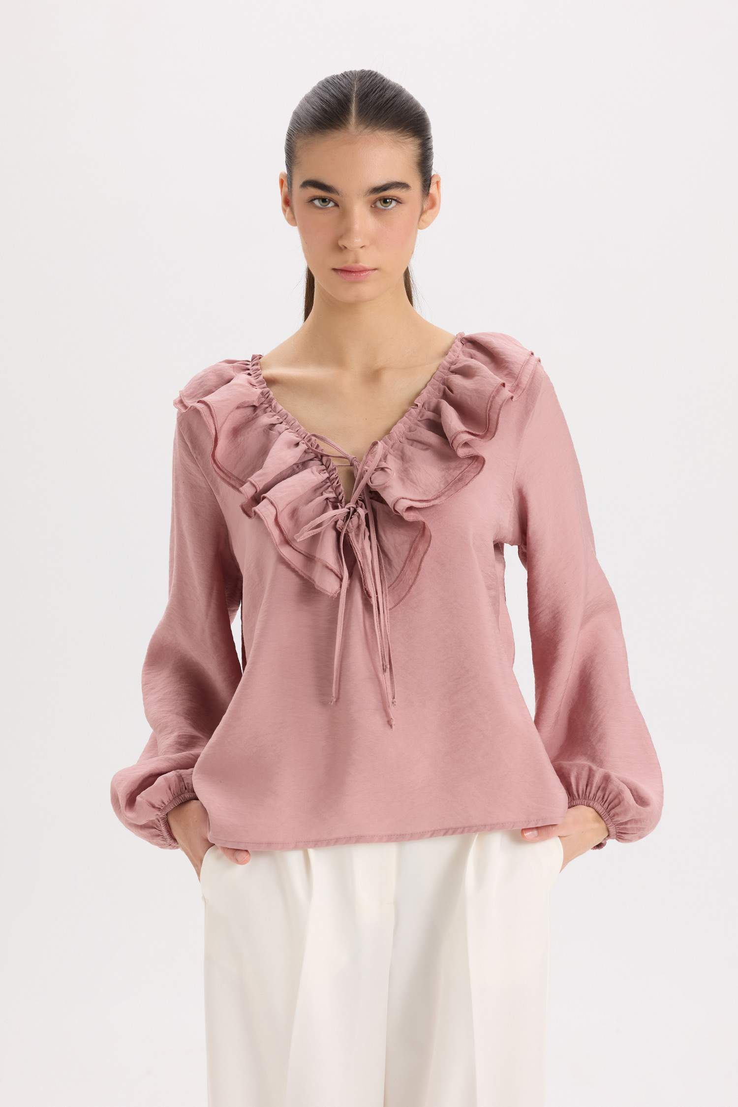 Regular Fit Fırfırlı V Yaka Basic Düz Uzun Kollu Bluz