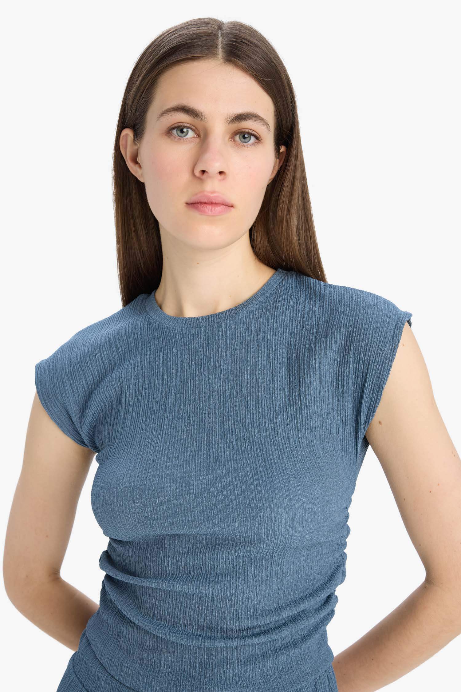 تيشيرت نص ردن منسوج سليم فيت بياخة مستديرة