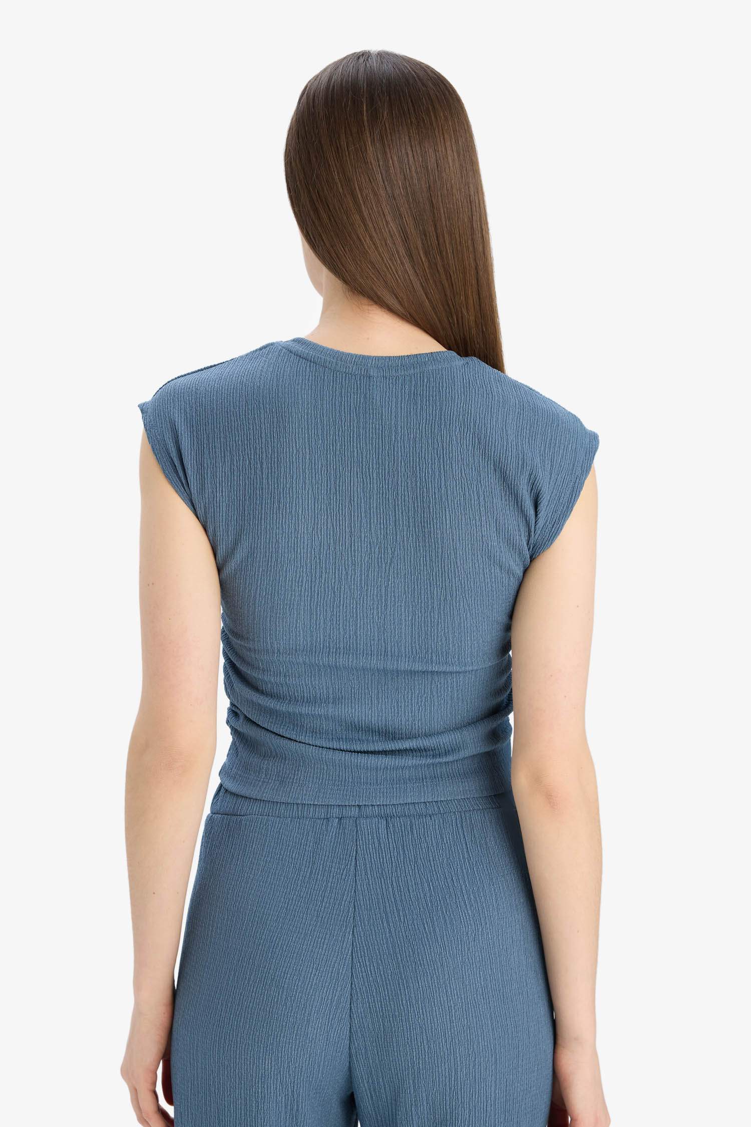 تيشيرت نص ردن منسوج سليم فيت بياخة مستديرة