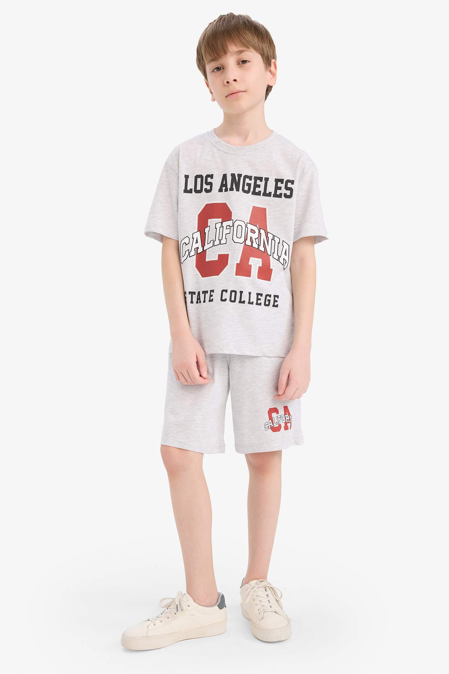 Ensemble T-shirt imprimé à manches courtes et short pour garçon