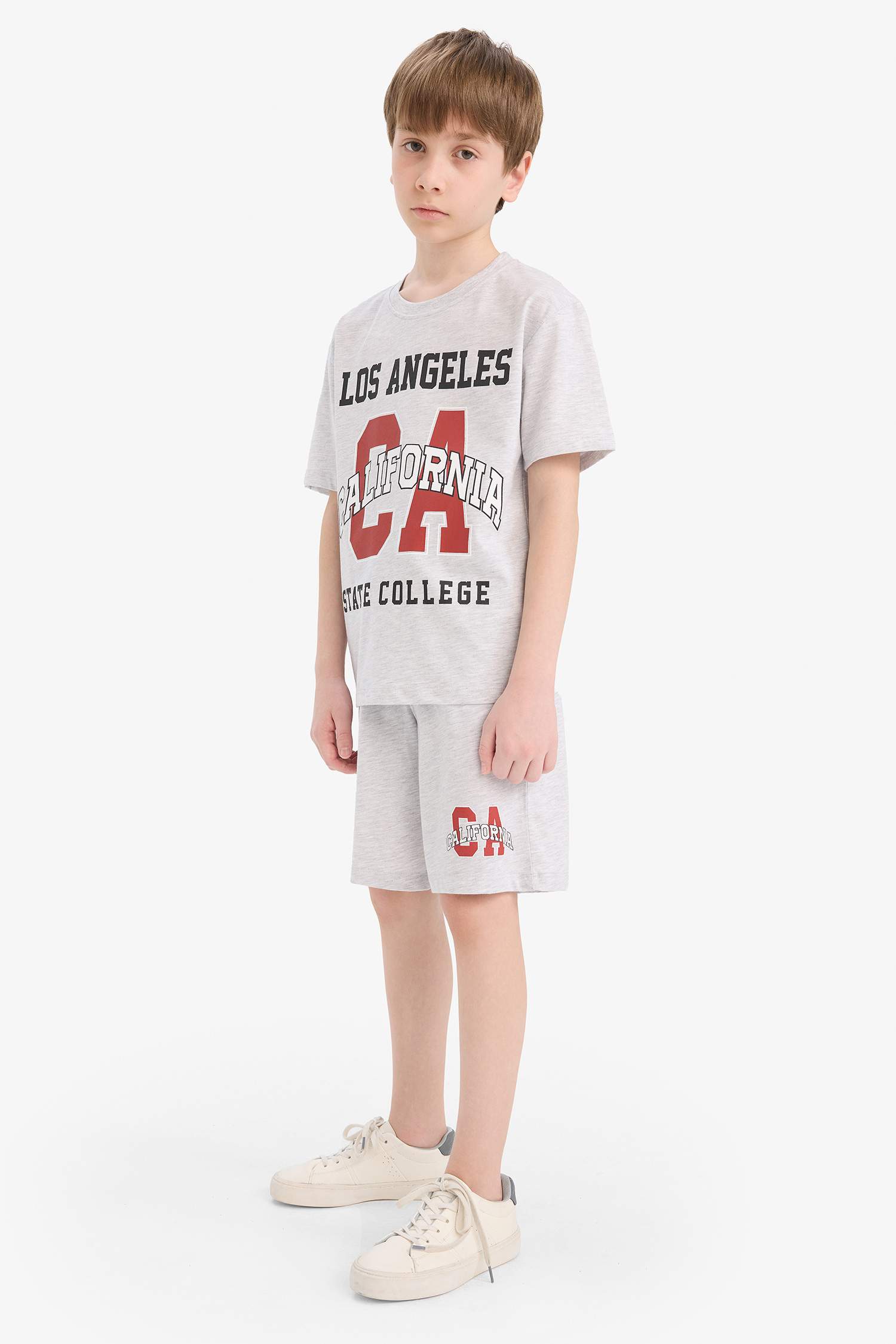 Ensemble T-shirt imprimé à manches courtes et short pour garçon