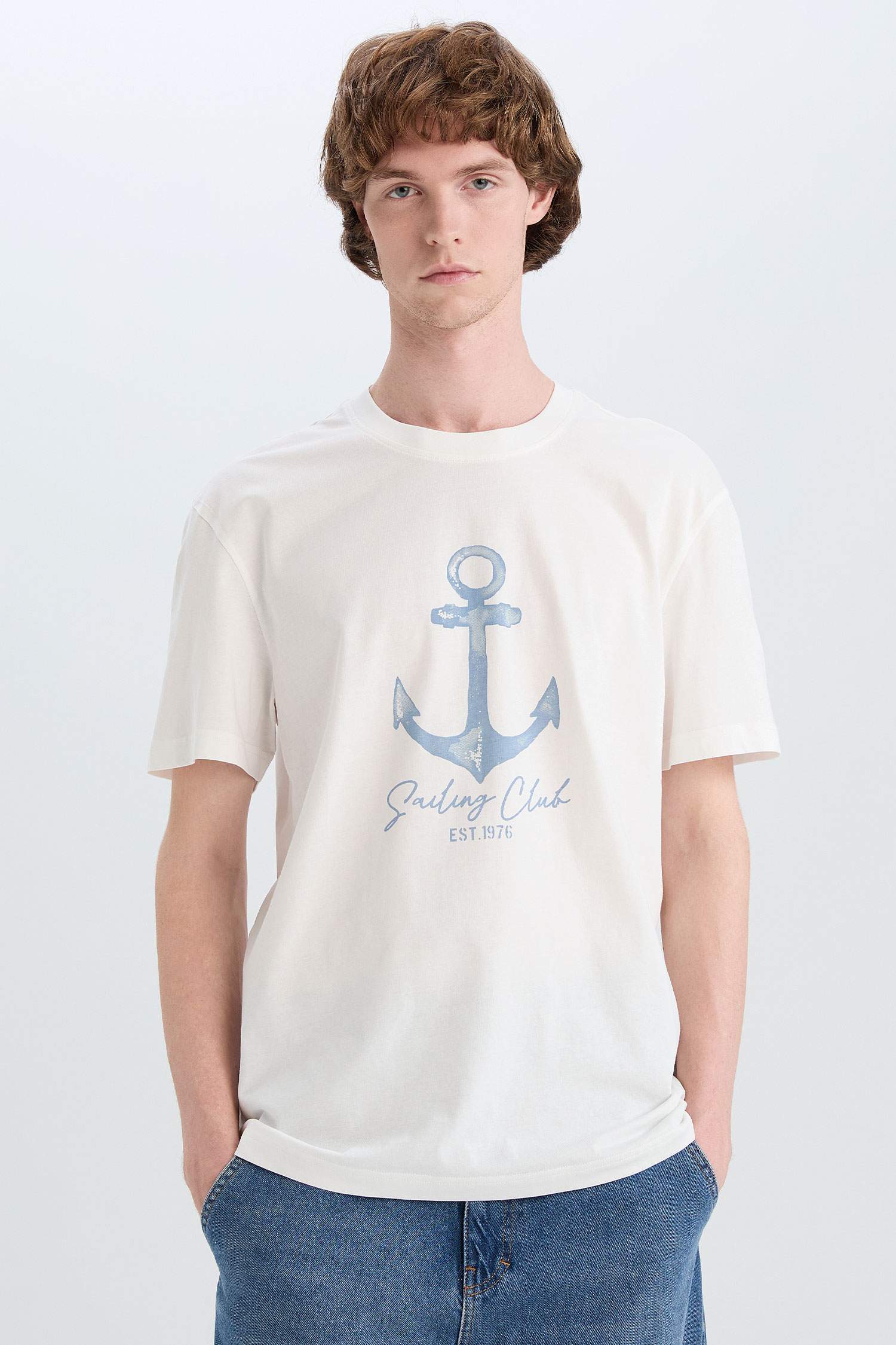 تيشيرت مطبوع قصة عادية برقبة مستديرة