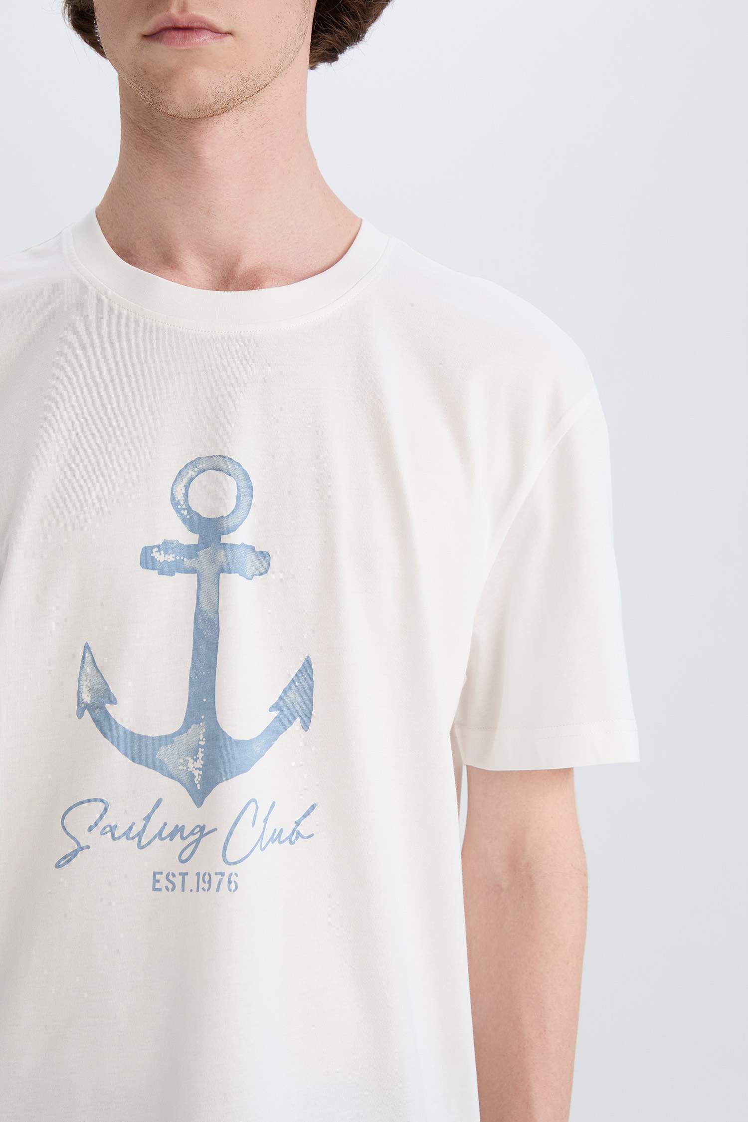 تيشيرت مطبوع قصة عادية برقبة مستديرة