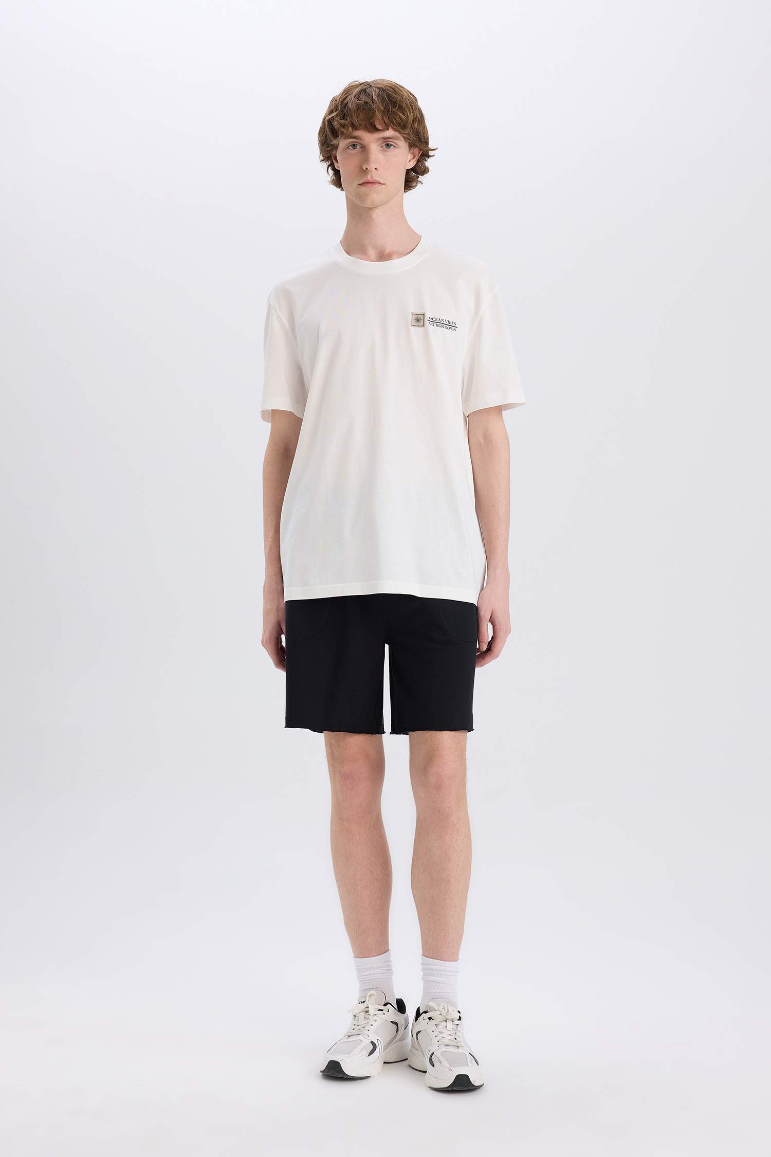 تيشيرت قطن قصة عادية مطبوع برقبة مستديرة