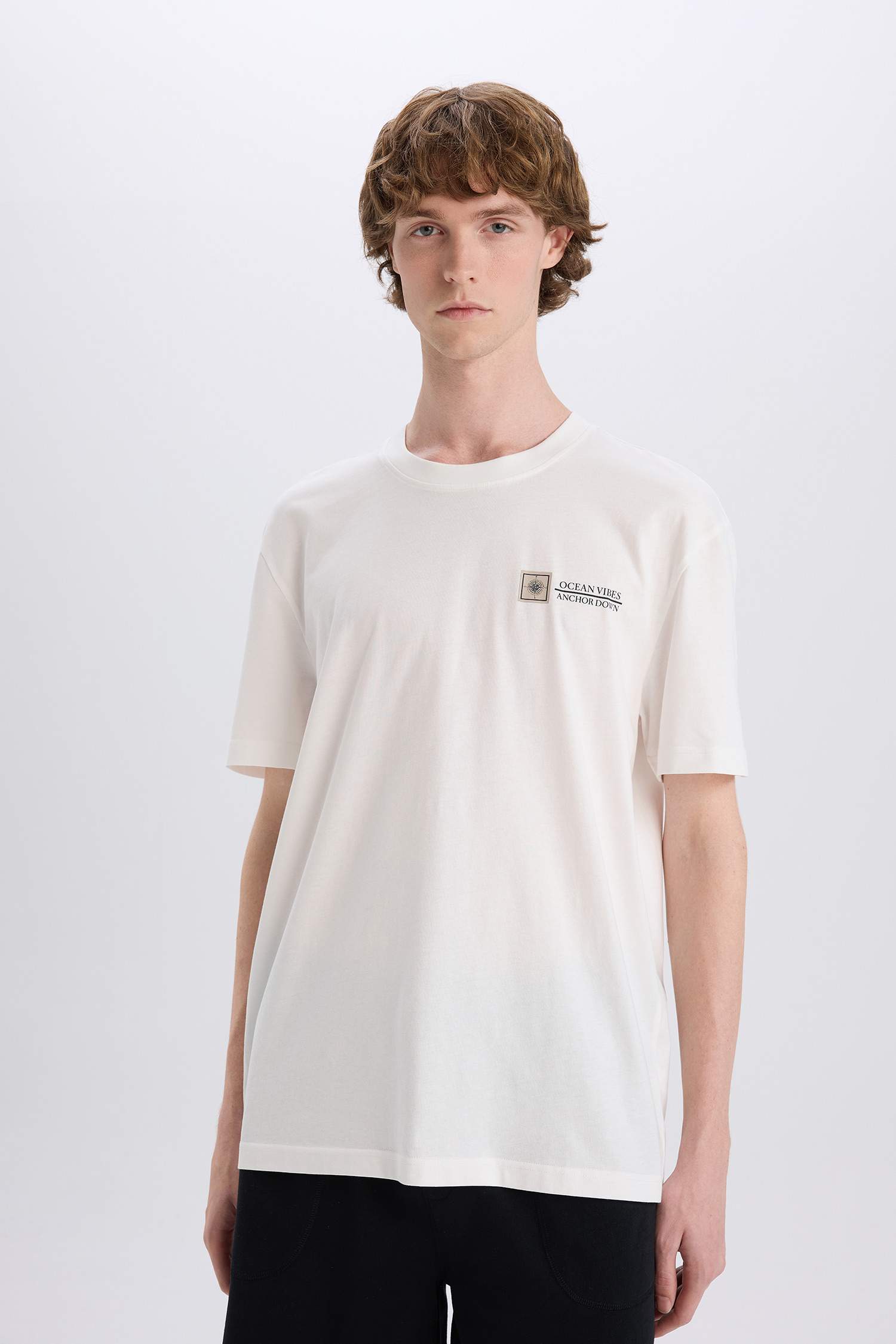 تيشيرت قطن قصة عادية مطبوع برقبة مستديرة