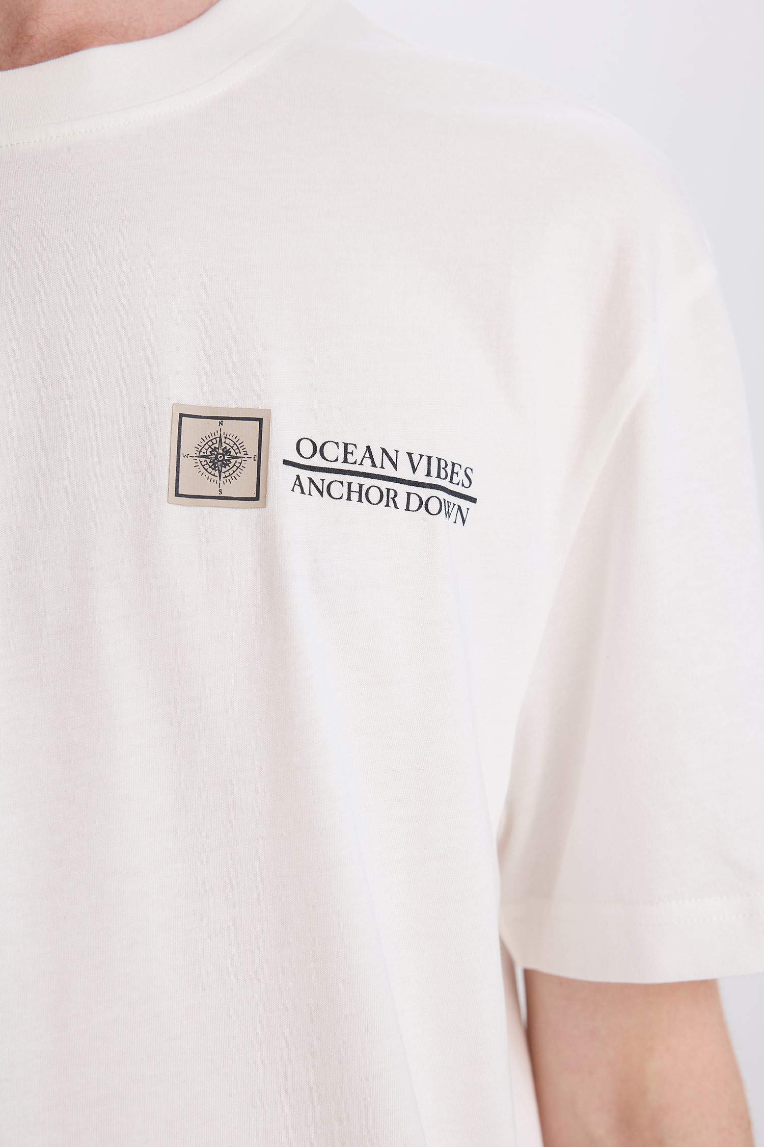 تيشيرت قطن قصة عادية مطبوع برقبة مستديرة