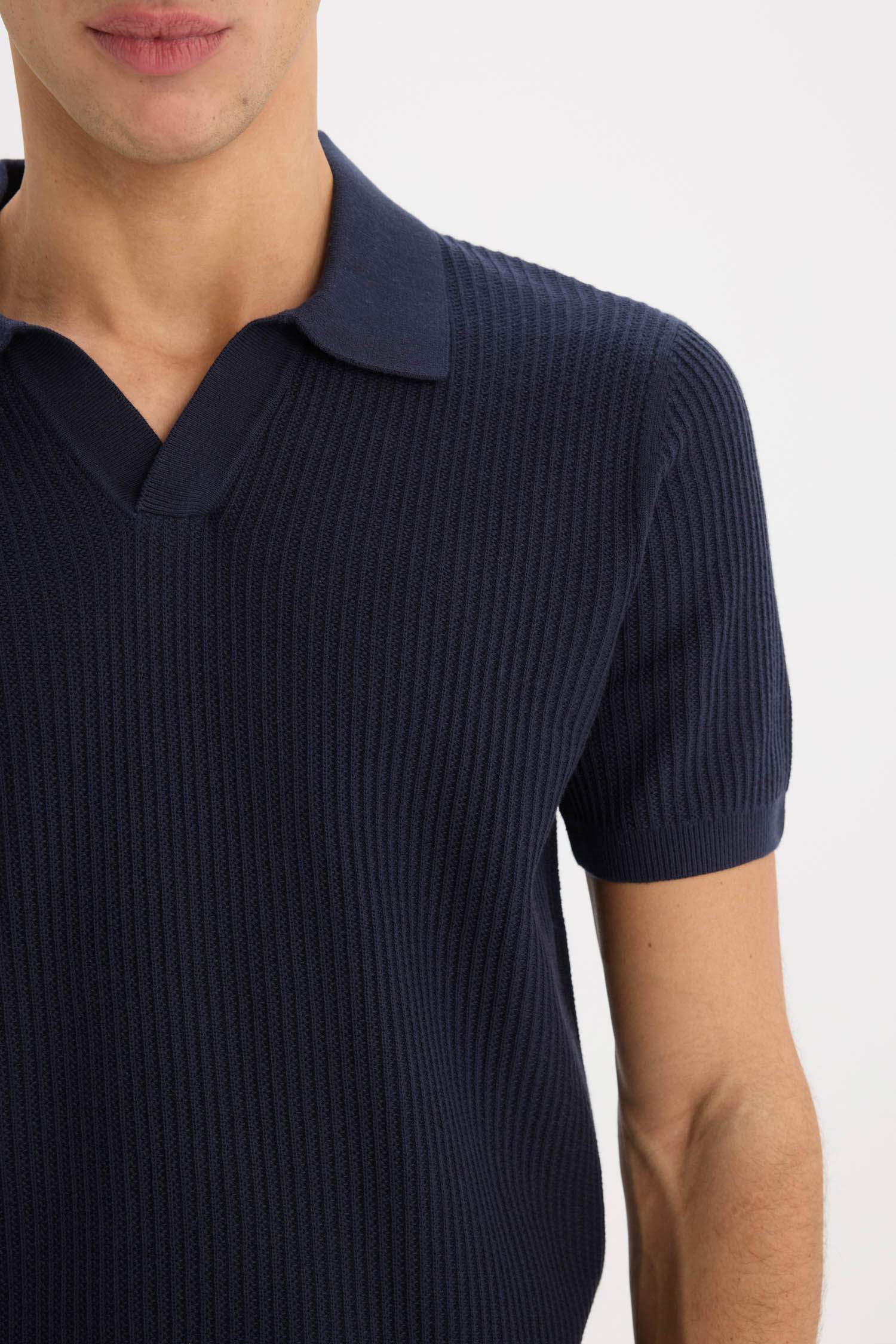 Standard Fit Short Sleeve Knitted Polo T-Shirt