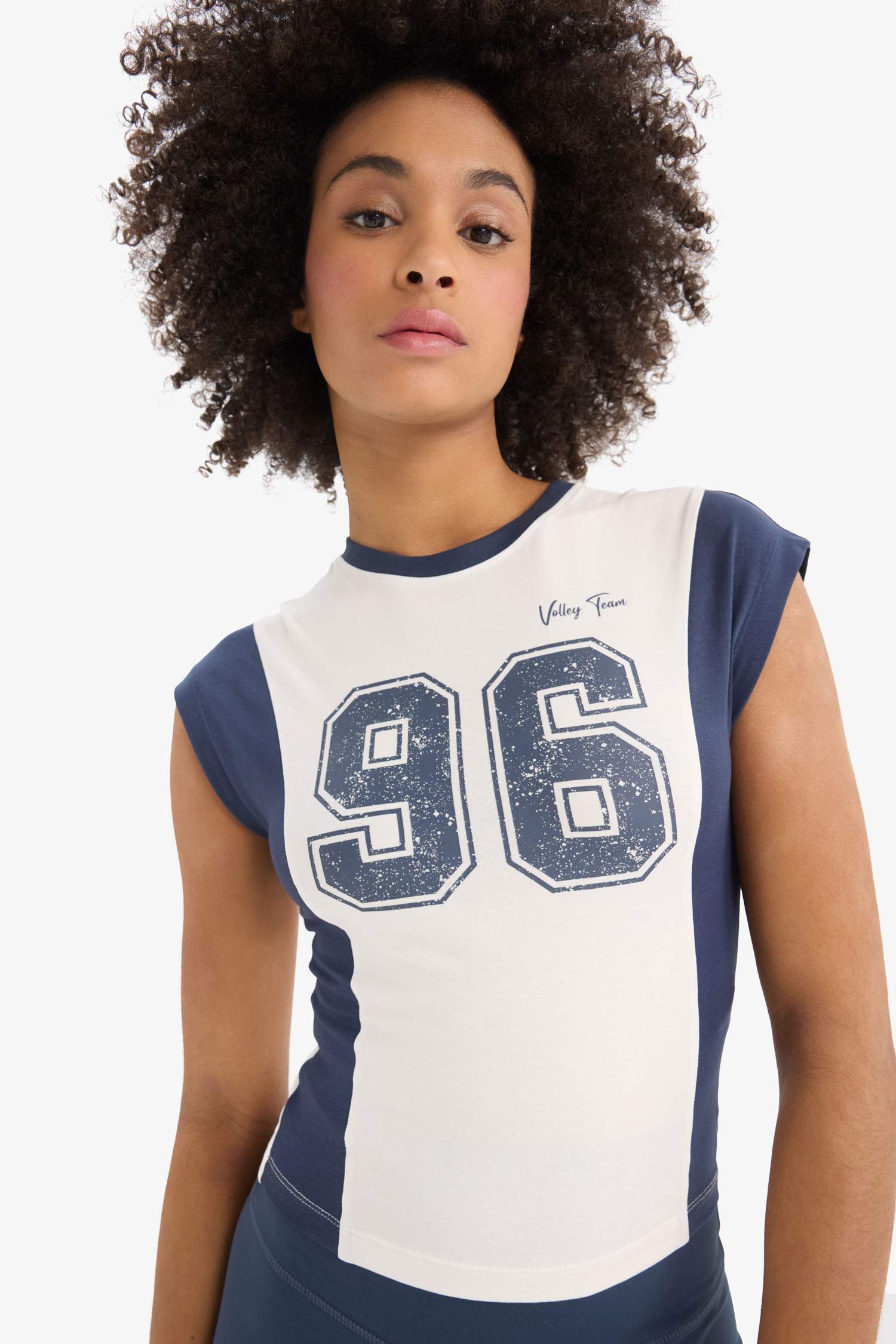 تيشيرت رياضي نص ردن سليم فيت بياخة مستديرة من DeaFactoFit