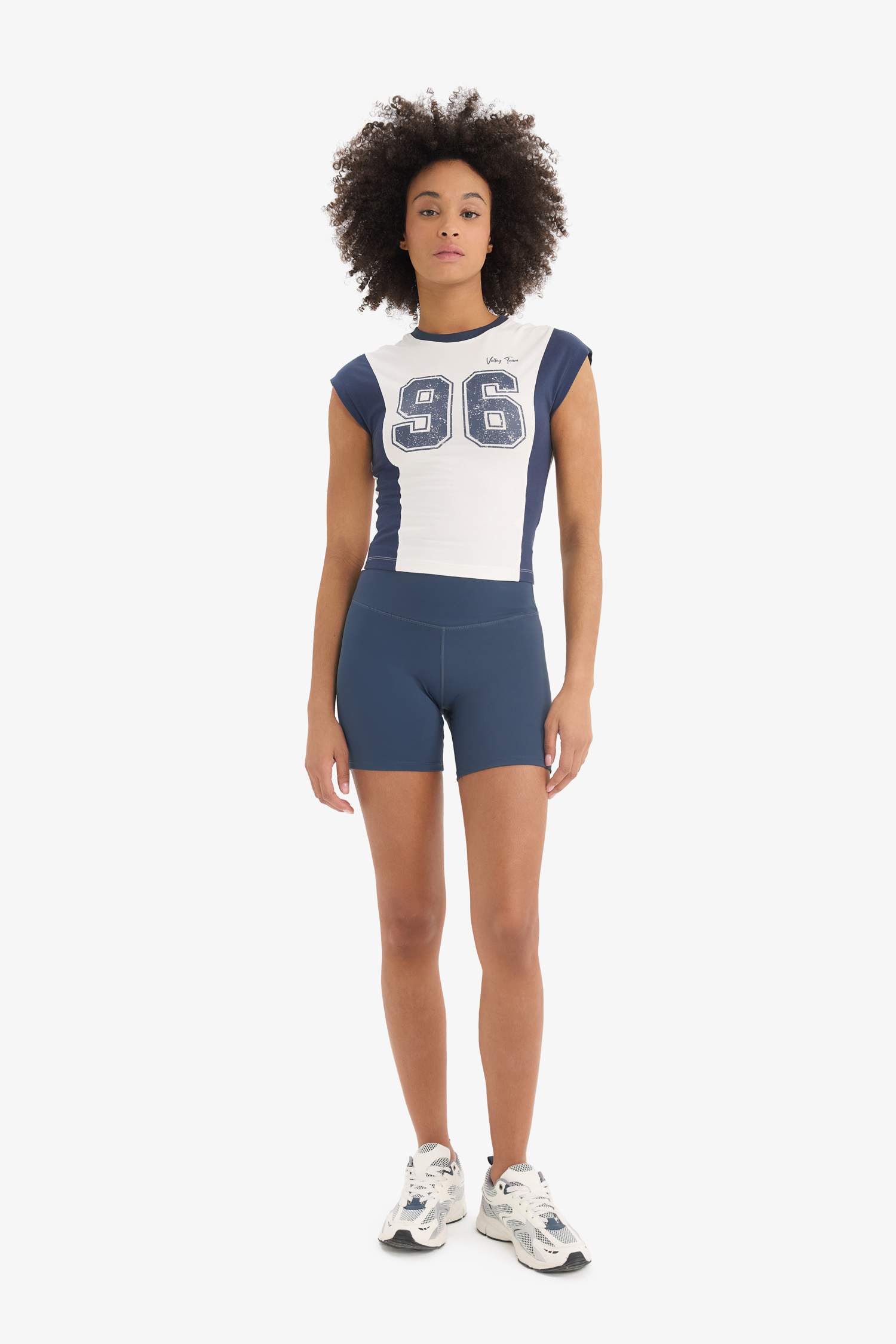 تيشيرت رياضي نص ردن سليم فيت بياخة مستديرة من DeaFactoFit