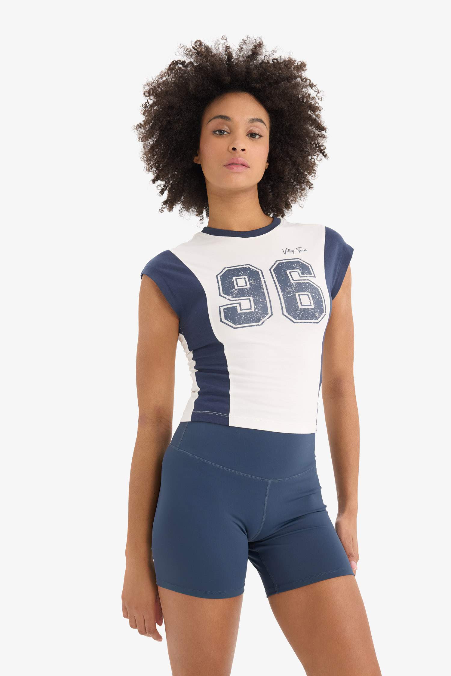 تيشيرت رياضي نص ردن سليم فيت بياخة مستديرة من DeaFactoFit