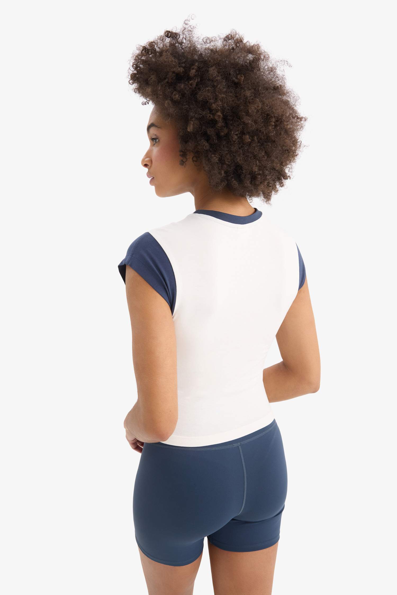 تيشيرت رياضي نص ردن سليم فيت بياخة مستديرة من DeaFactoFit