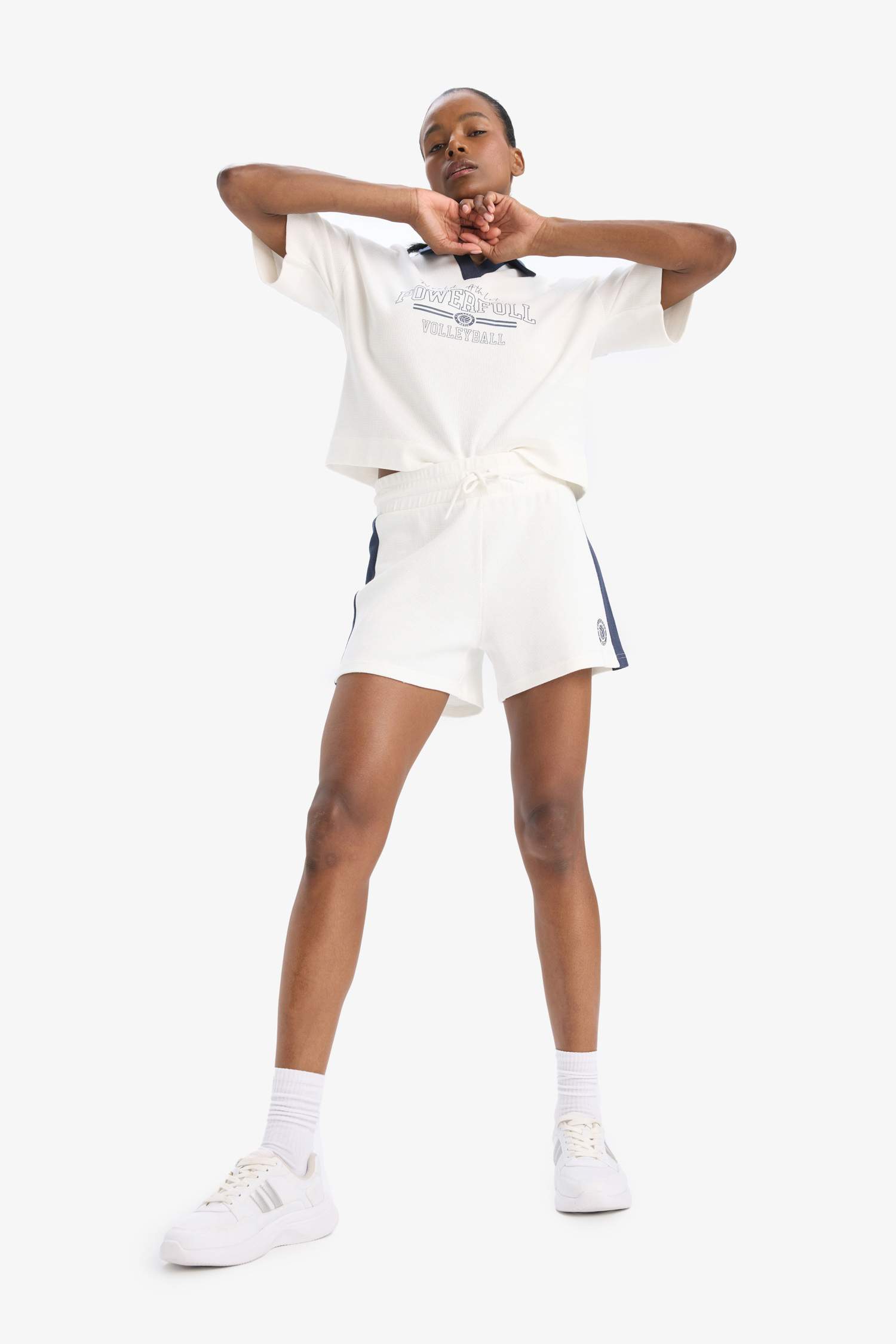 شورت قصير رياضي قصة عادية من DeFactoFit