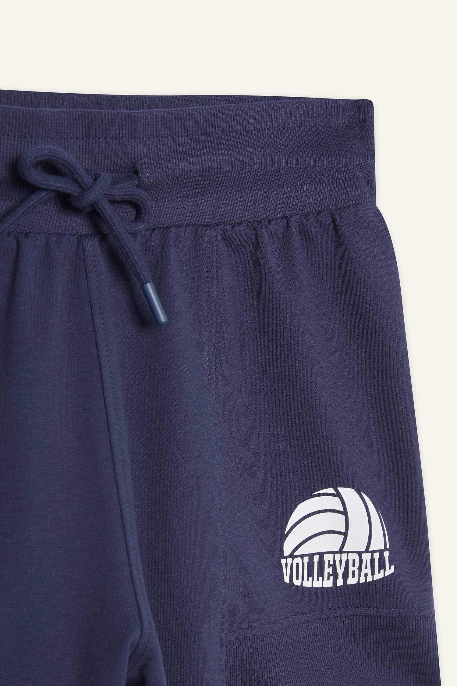 Standard Fit Thin Sweatshirt Fabric Short Leg Shorts