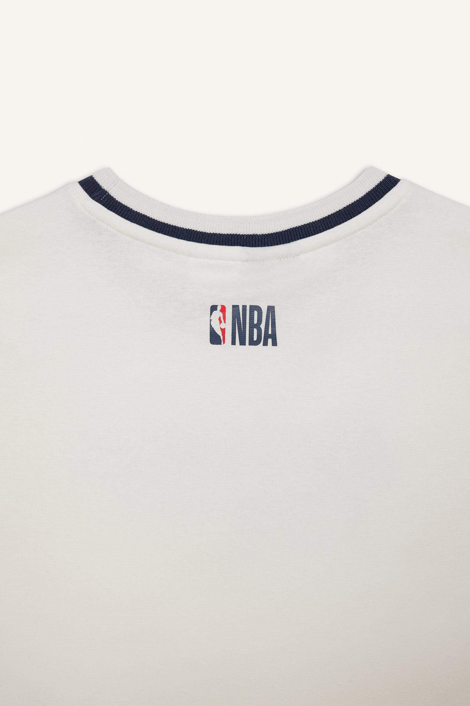 تيشيرت NBA نص كم سليم فيت برقبة مستديرة من DeFactoFit