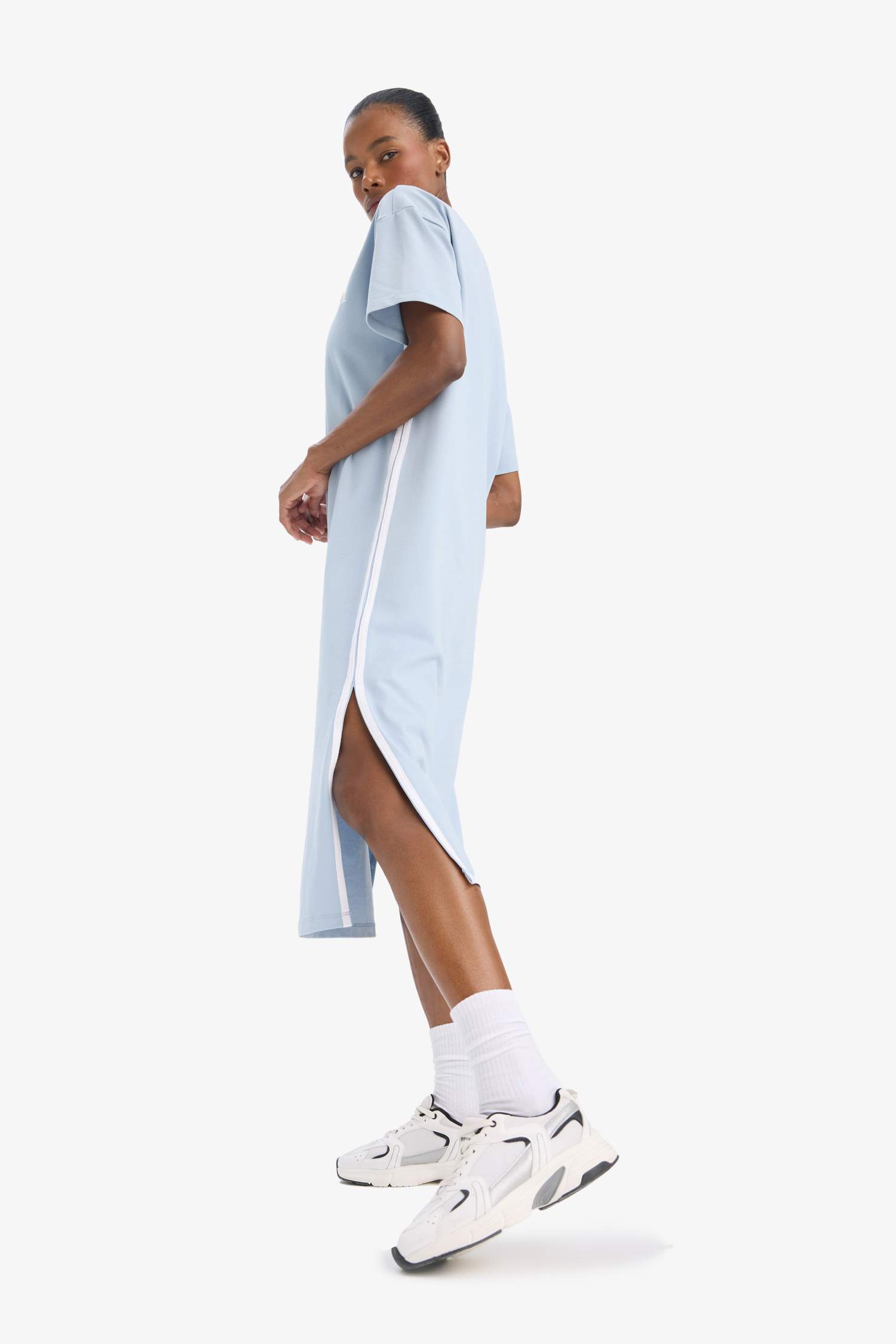 NBA Los Angeles Lakers DeFactoFit Bisiklet Yaka Yırtmaçlı Pike Spor Midi Elbise