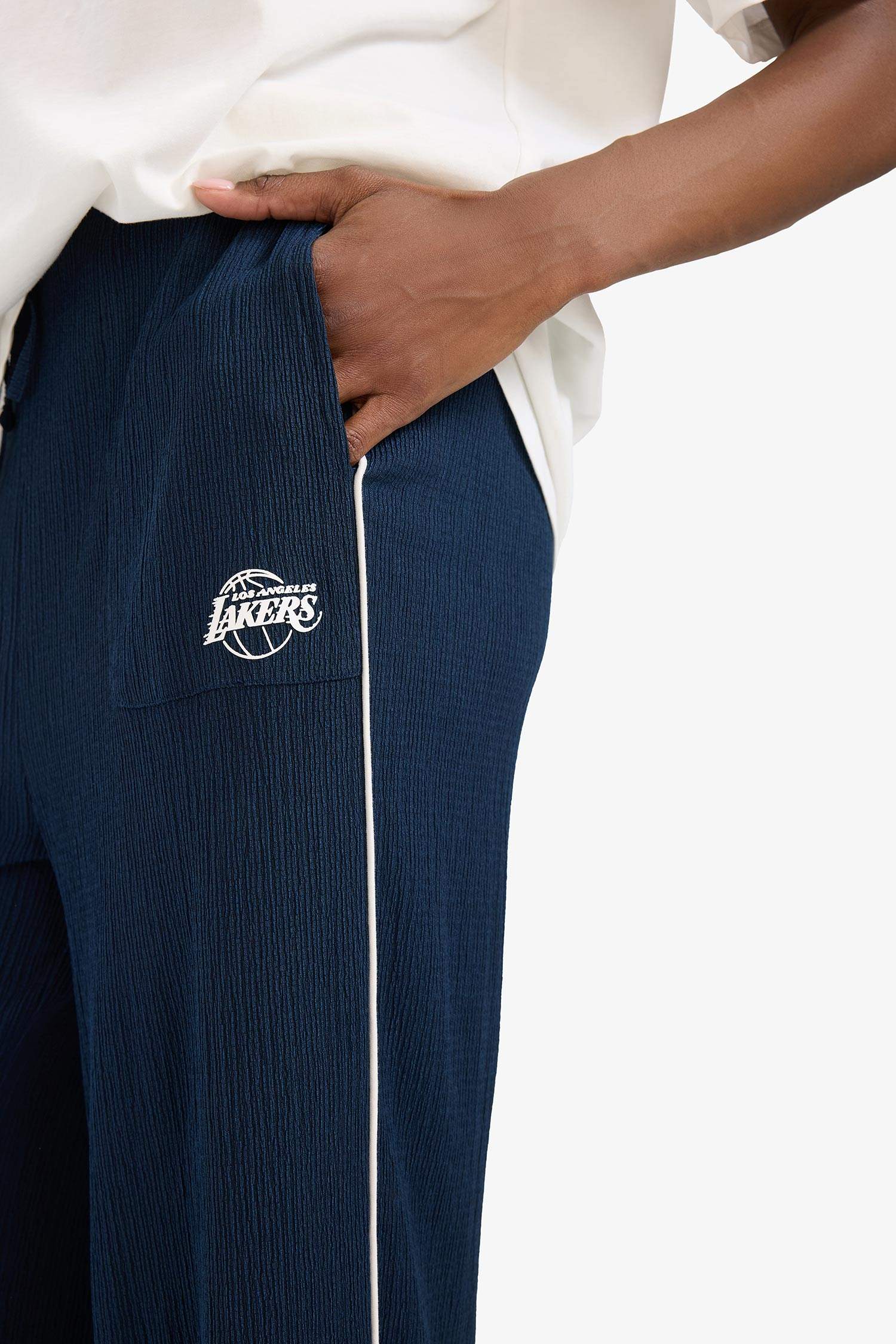 NBA Los Angeles Lakers Wide Leg Geniş Paça Çift Cepli Standart Boy Krinkıl İnce Pantolon