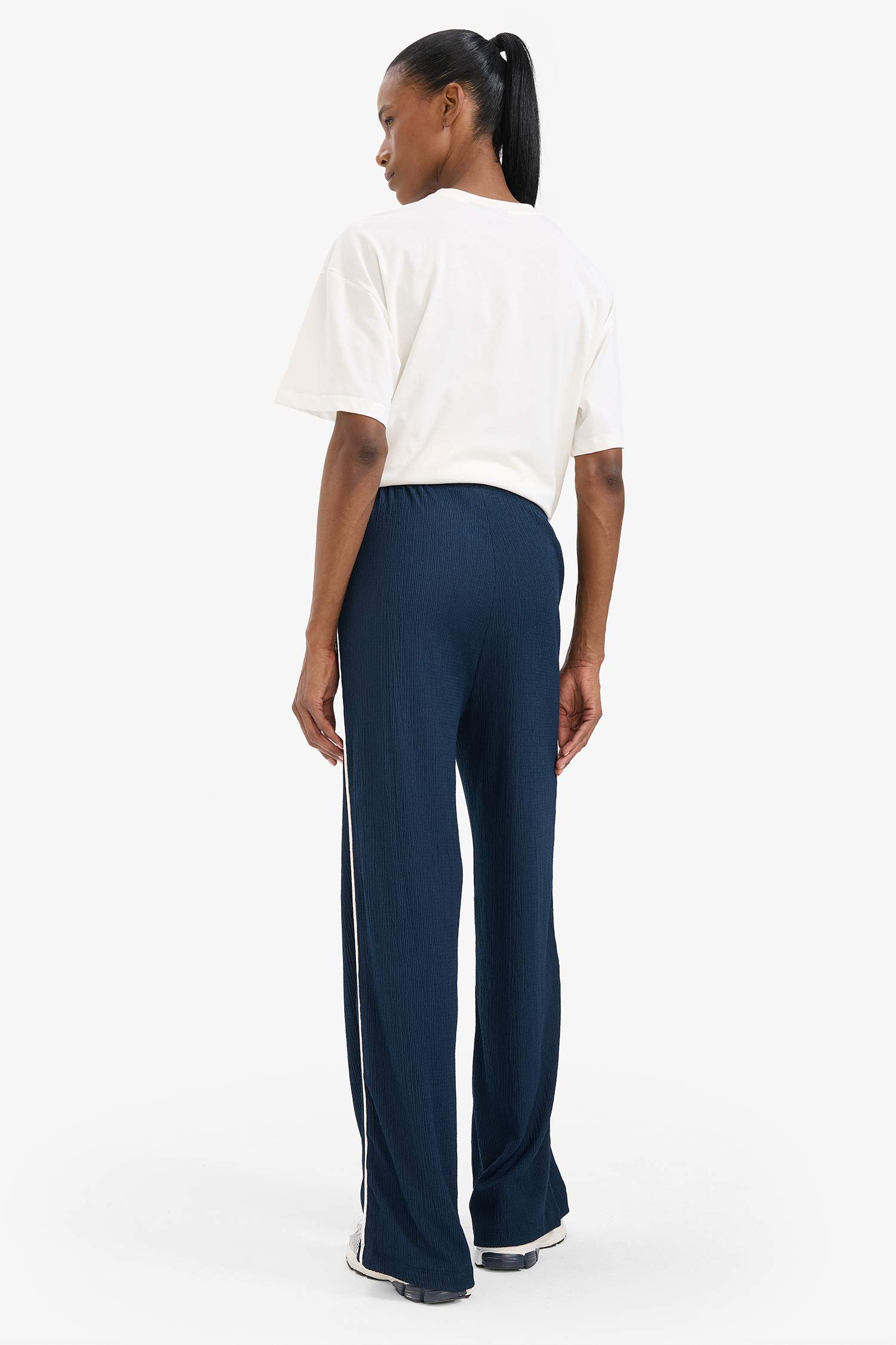 NBA Los Angeles Lakers Wide Leg Geniş Paça Çift Cepli Standart Boy Krinkıl İnce Pantolon